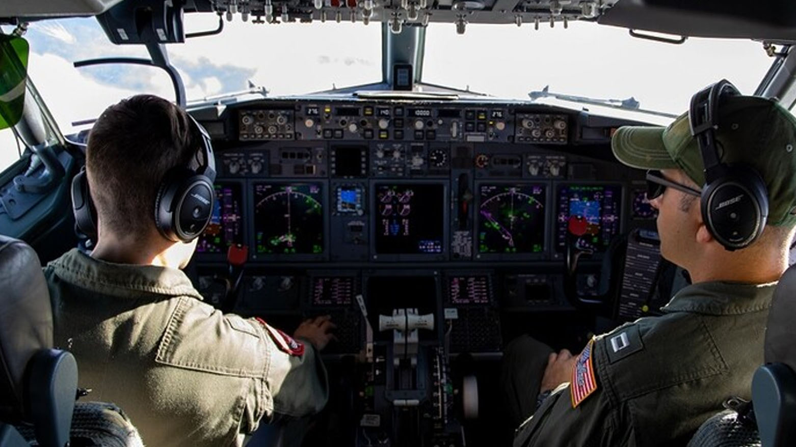 الولايات المتحدة تعتقل طيارا سابقا في قواتها الجوية لتدريبه طيارين صينيين