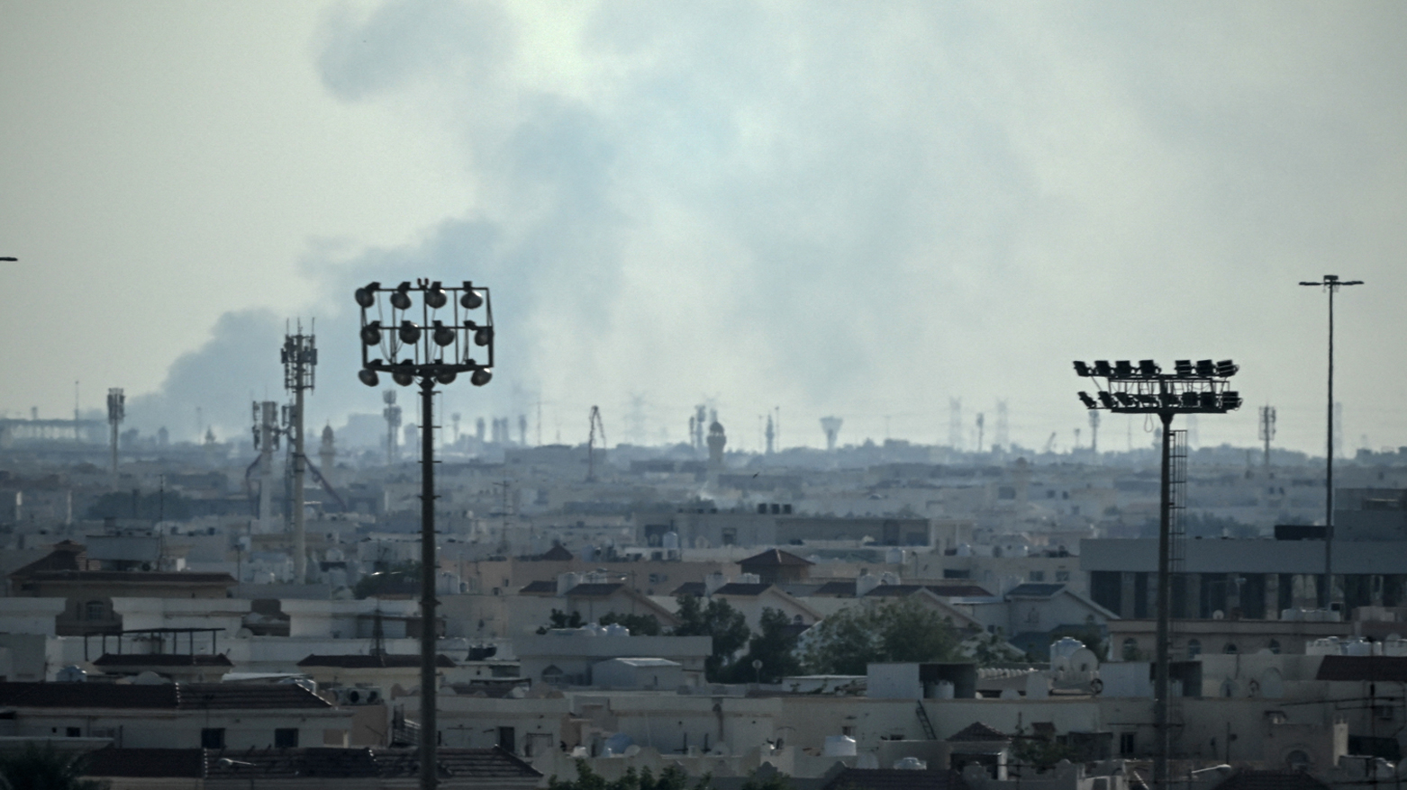 زنجیرەیەک تەقینەوە پایتەختەکانی ئیمارات، قەتەر و بەحرەین دەهەژێنن