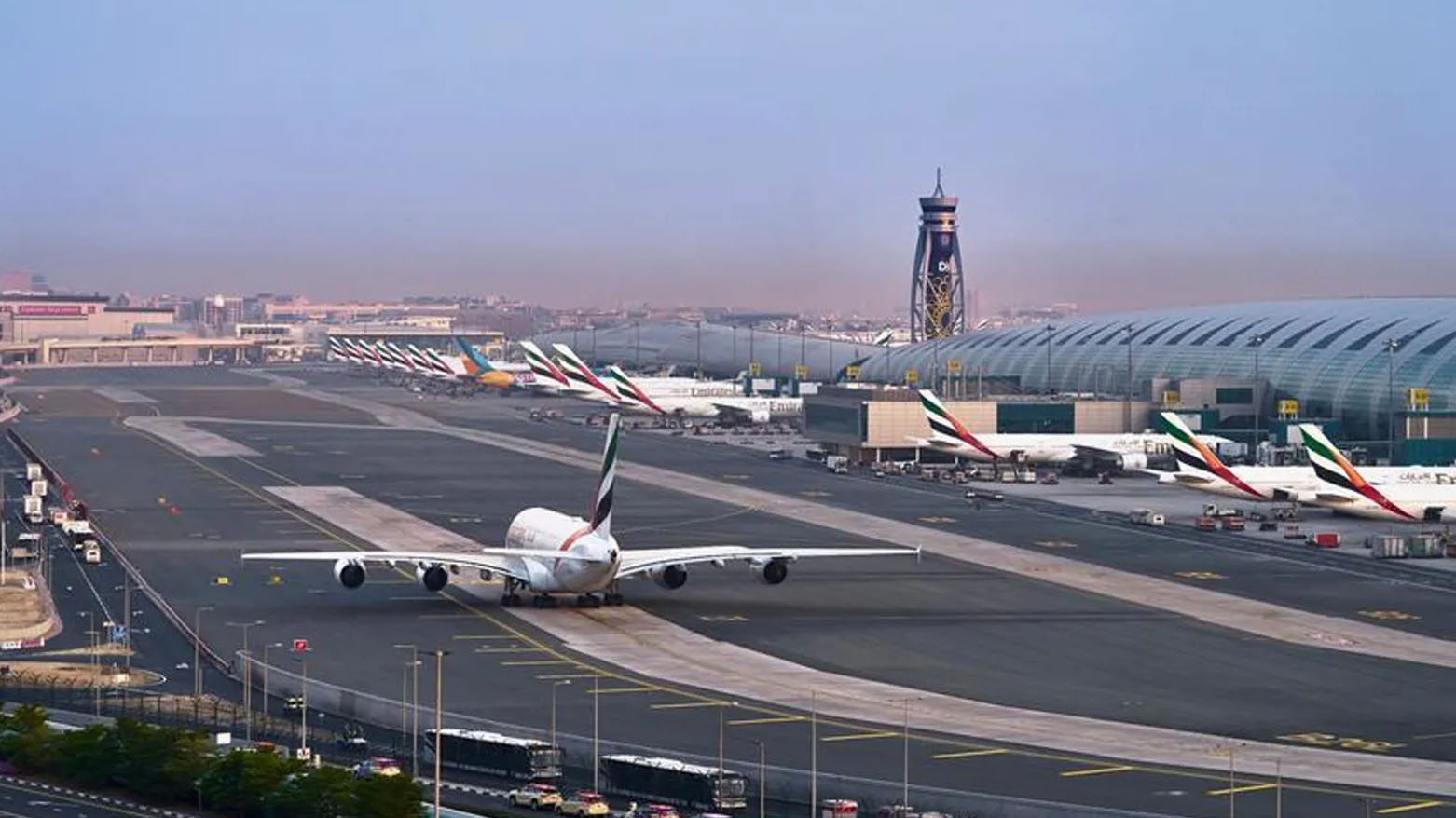 گاردیان: هەزاران گەشتی ئاسمانی لە رۆژهەڵاتی ناوەڕاست هەڵوەشێنرانەوە