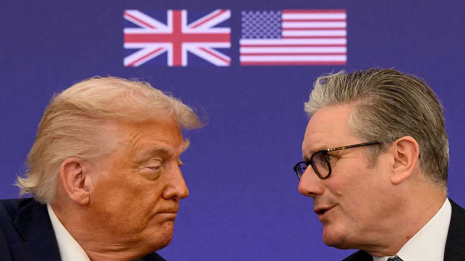 ترامب وستارمر يبحثان في اتصال هاتفي الحرب في الشرق الأوسط