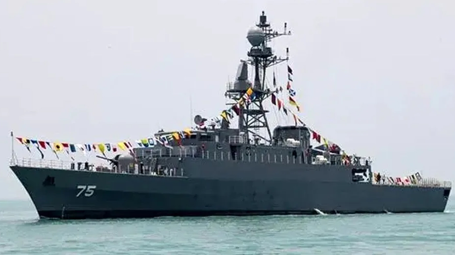 سوپای ئێران: لە هێرشێکی ئەمریکادا بۆ سەر کەشتیی جەنگیی دێنا 104 کەس کوژراون