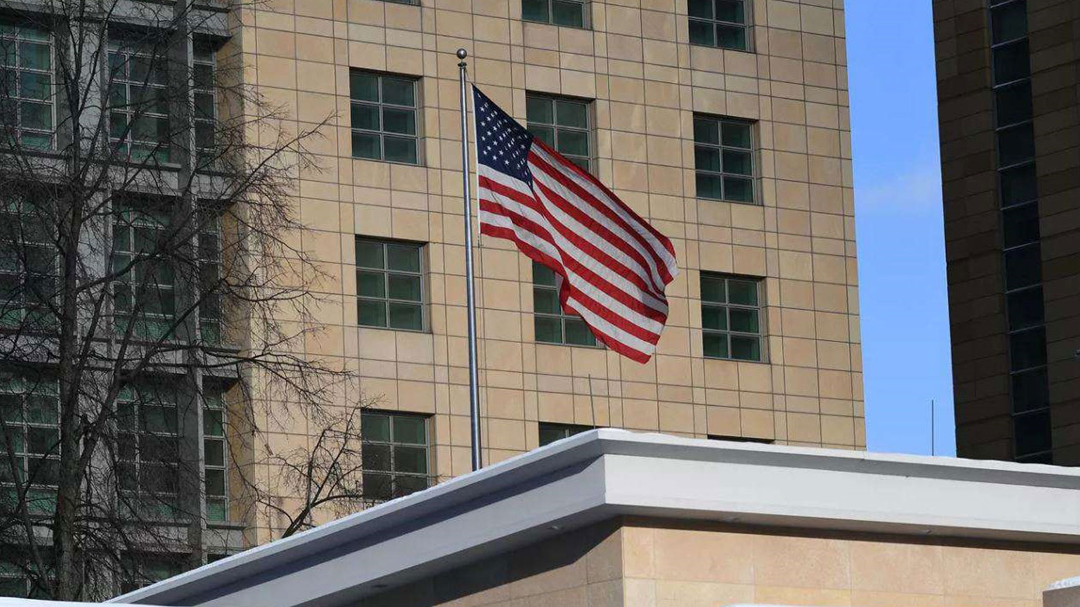 واشنطن تعلّق خدماتها القنصلية في أضنة التركية وتأمر موظفيها بالمغادرة