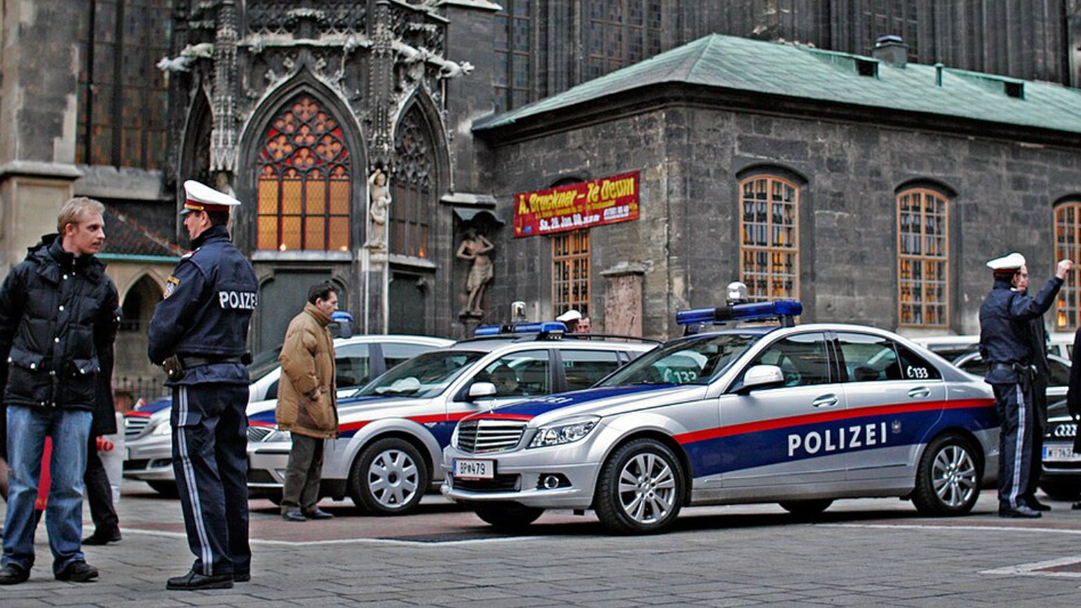 مقتل شخص وإصابة آخر في هجوم طعن وسط النمسا