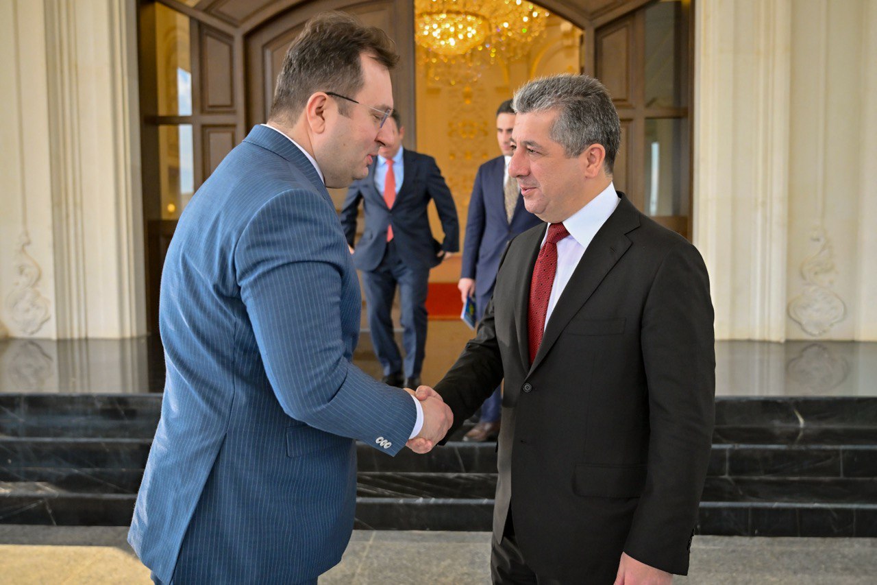 Kurdistan Region PM Masrour Barzani, R, Erman Topcu, the Consul General of Türkiye in the Kurdistan Region. (Kurdistan24)