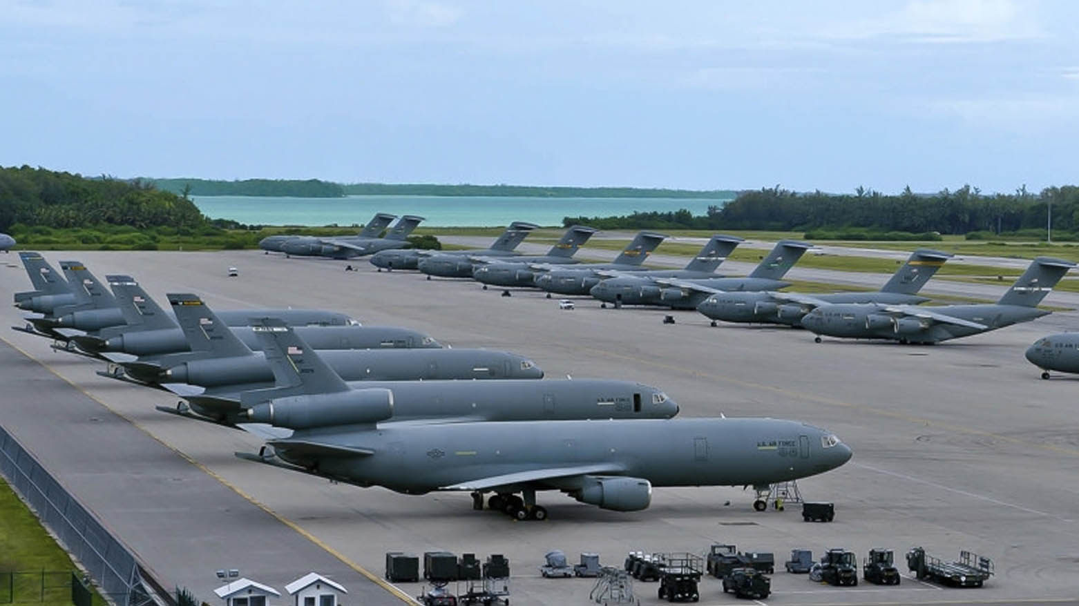 وۆڵ ستریت جۆرناڵ: ئێران دوو مووشەکی  ئاراستەی بنکە "دیێگۆ گارسیا" کرد