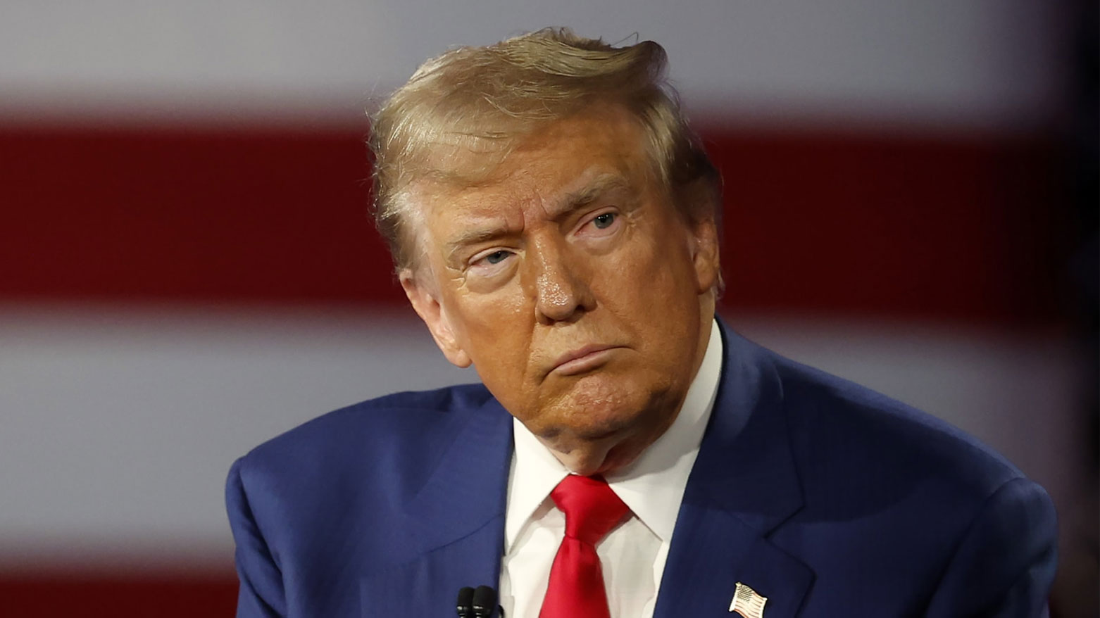 بلوومبێرگ: فشاری هاوپەیمانەکان و کاردانەوەی بازاڕ وایان لە ترەمپ کرد بۆردوومانی ئێران رابگرێت