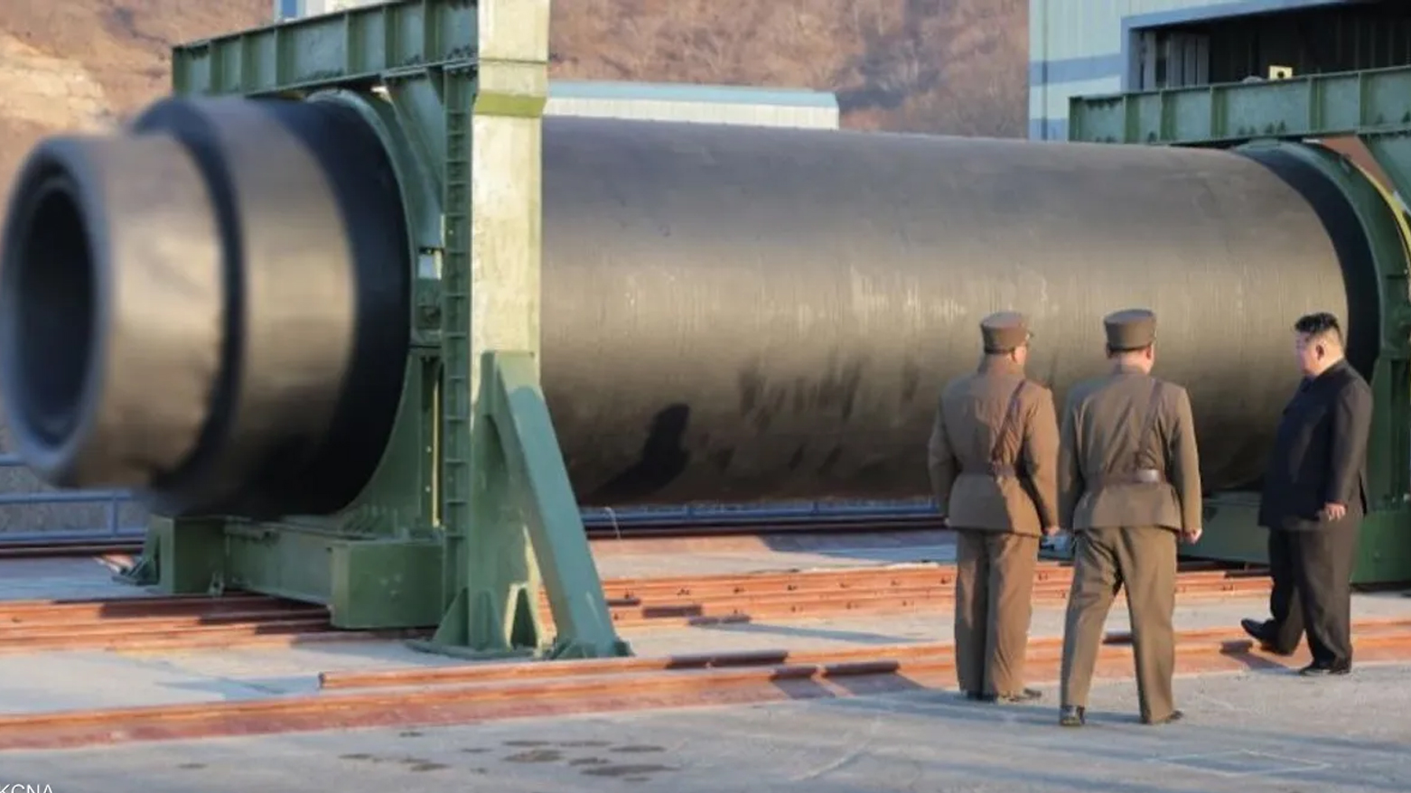 کۆریای باکوور بزوێنەرێکی نوێی مووشەکی تاقیدەکاتەوە و هەڕەشەی لێدانی ئەمریکا دەکات