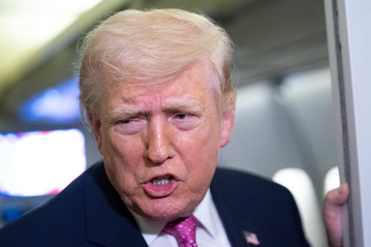 ترامب يوجه إنذاراً نهائياً لإيران: اتفاق شامل أو "تدمير كامل" للبنية التحتية والنفطية 