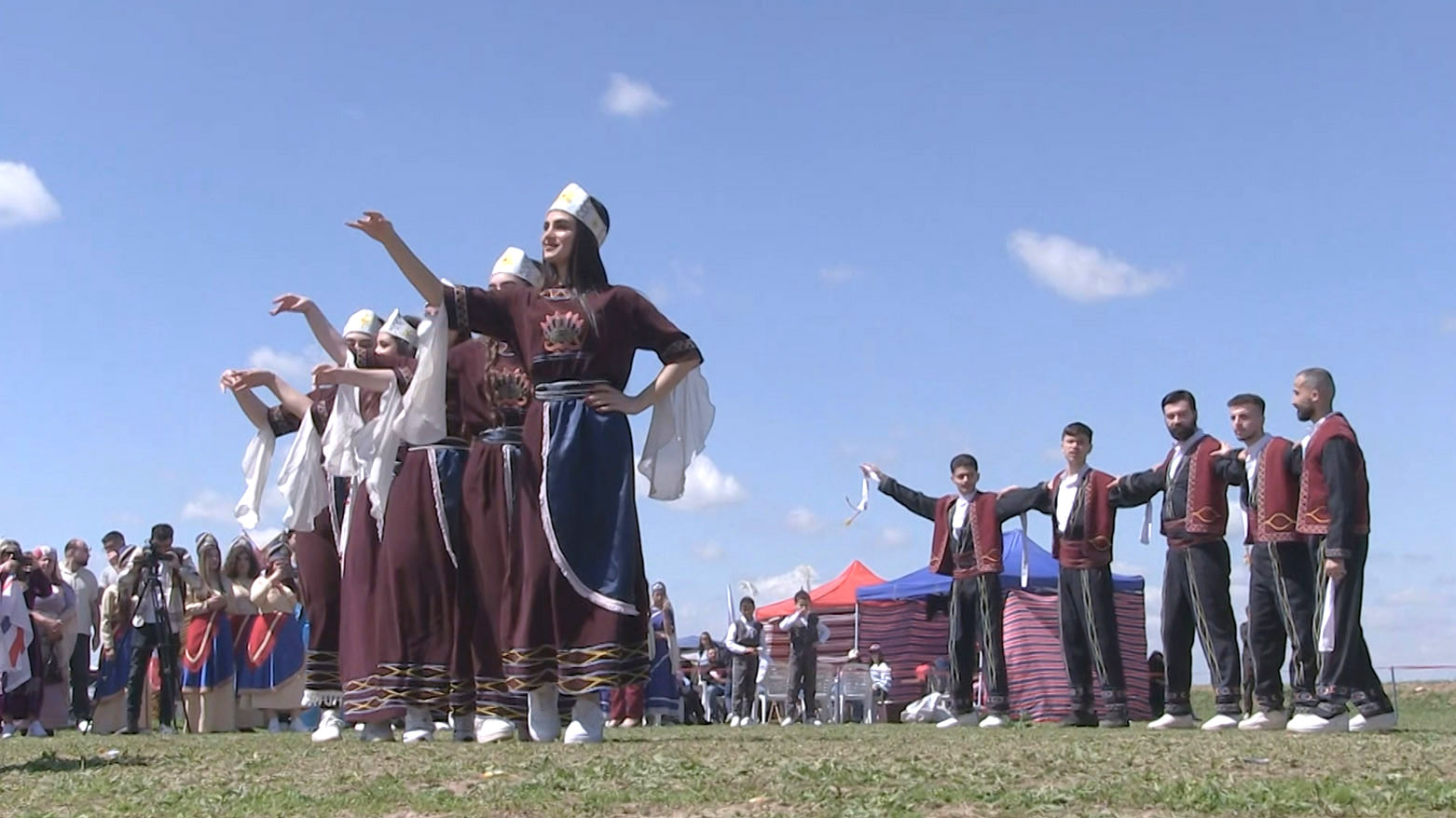 Cejna Akîto li Rojavayê Kurdistanê hat pîrozkirin: 'Em naskirina destûrî dixwazin'