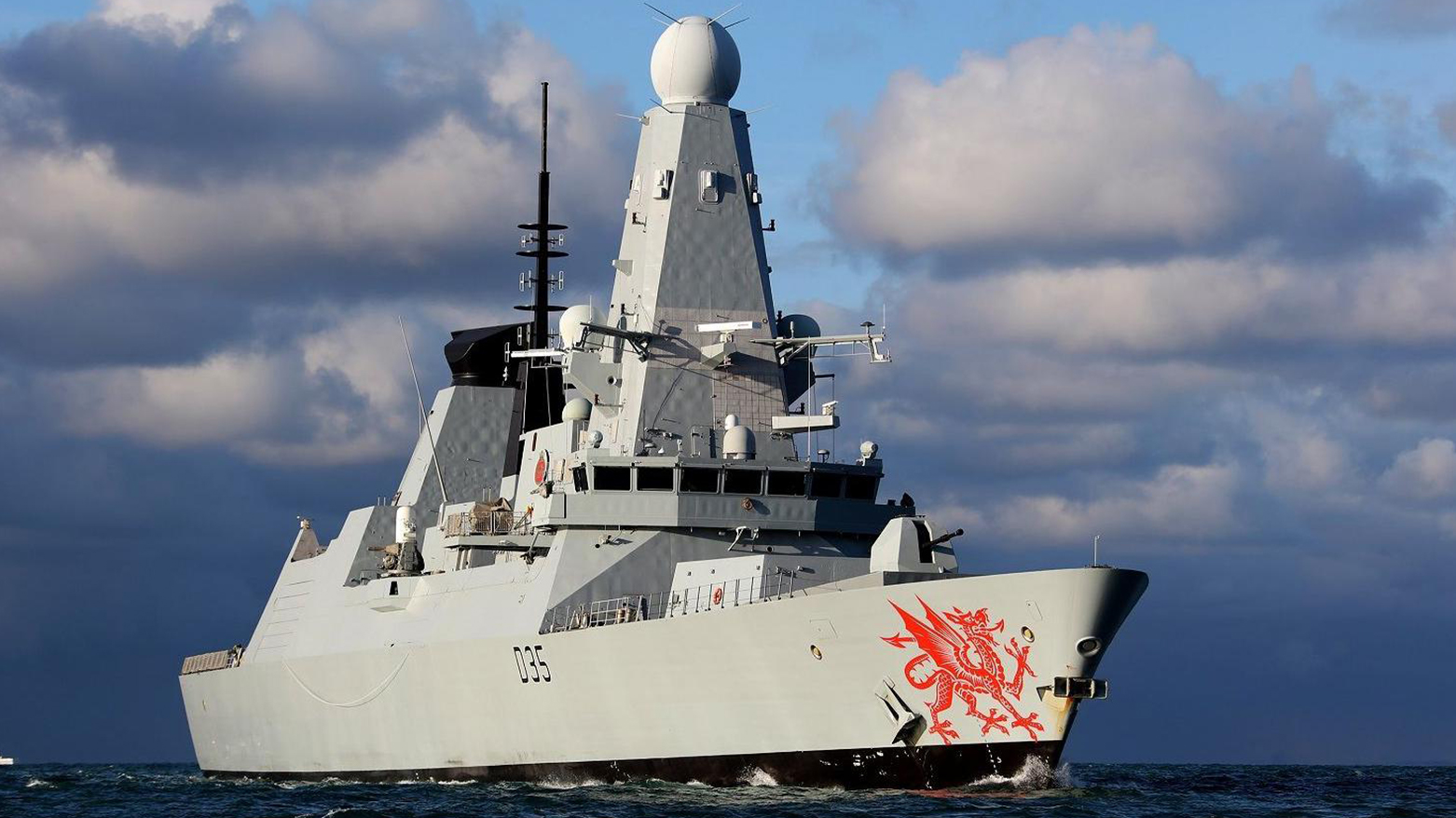 بەریتانیا: کەشتی جەنگی دراگۆن سەلامەتە و لێینەدراوە