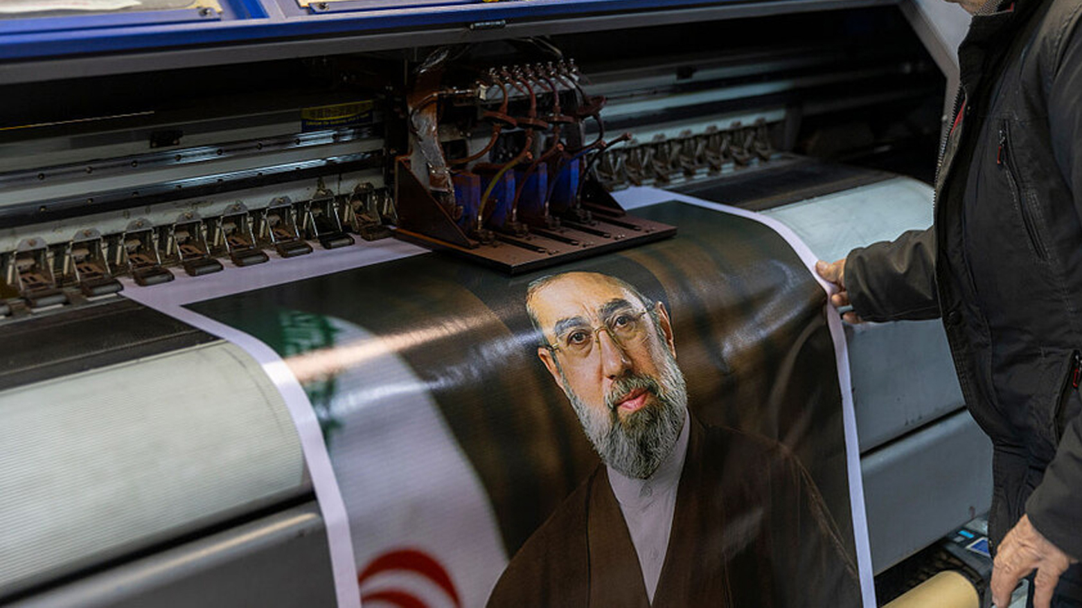 رۆژنامەی تایمز: باری تەندروستیی موجتەبا خامنەیی ناجێگیرە