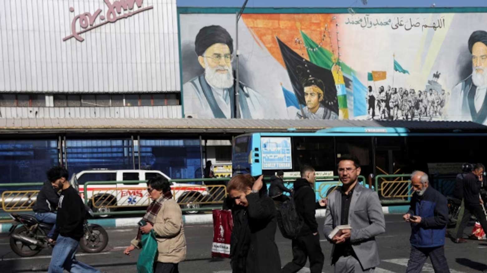 الإيرانيون يعبّرون عن مخاوفهم وآمالهم قبيل الموعد النهائي الأمريكي 