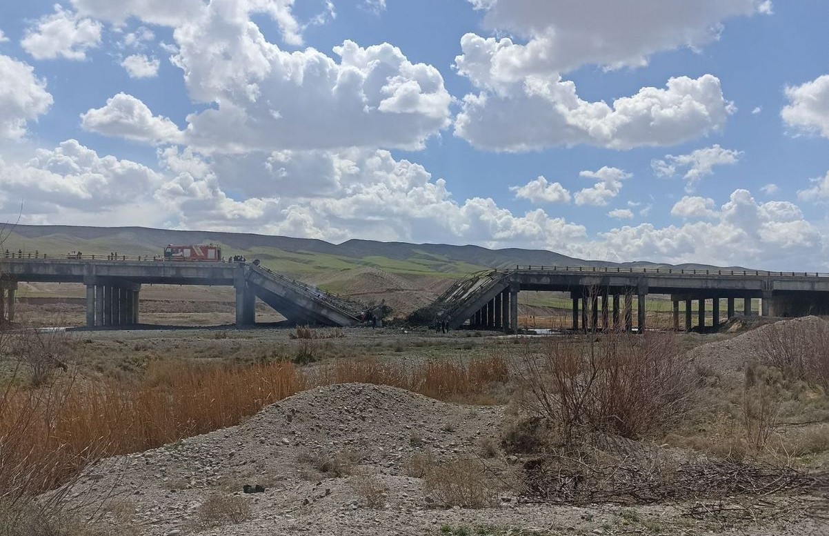 سلسلة غارات جوية تستهدف جسوراً ومنشآت حيوية في إيران وتتسبب بقطع طرق استراتيجية