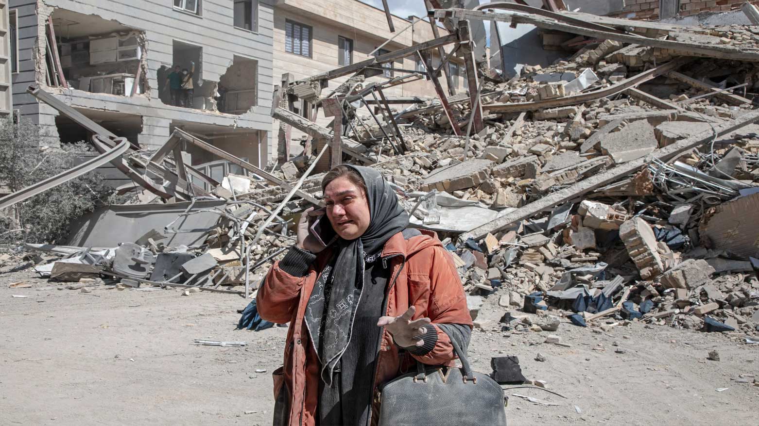 ذعر في العاصمة الإيرانية: تخزين للمؤن وتوقعات بانهيار الخدمات الحيوية