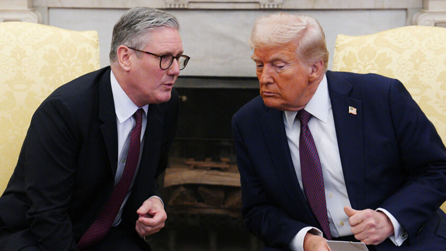 ستارمر وترامب يتفقان على "خطة عمل" لإعادة الملاحة في مضيق هرمز 