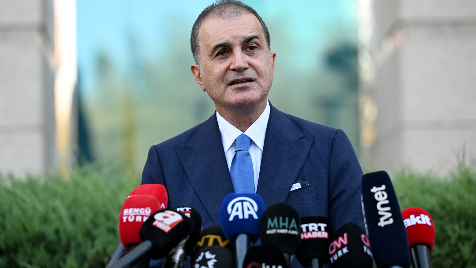 عومەر چەلیک: جیهان داوای ئاشتی دەکات و ئیسرائیل هێرش دەکات