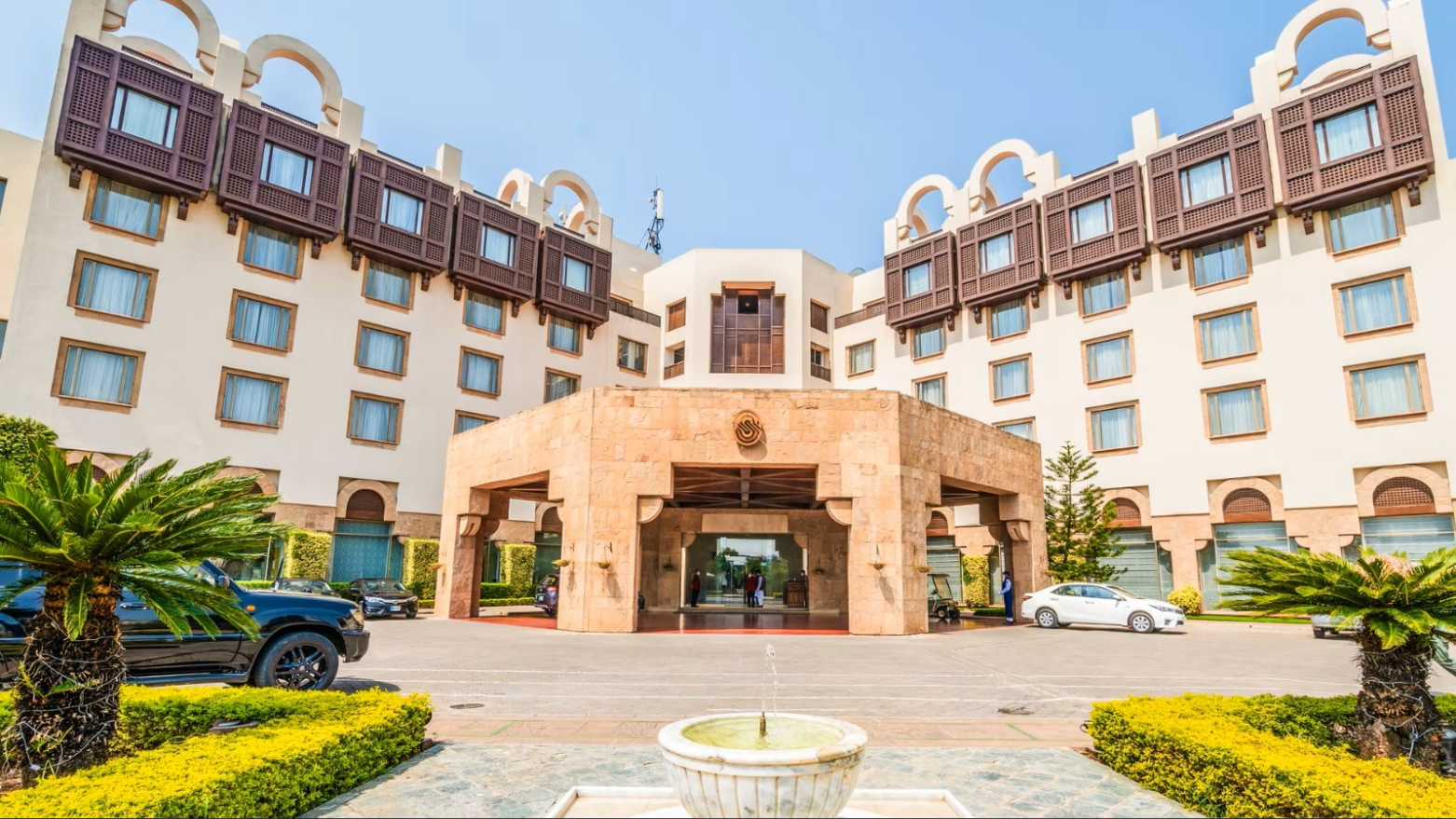 هۆتێلی "سێرینا"