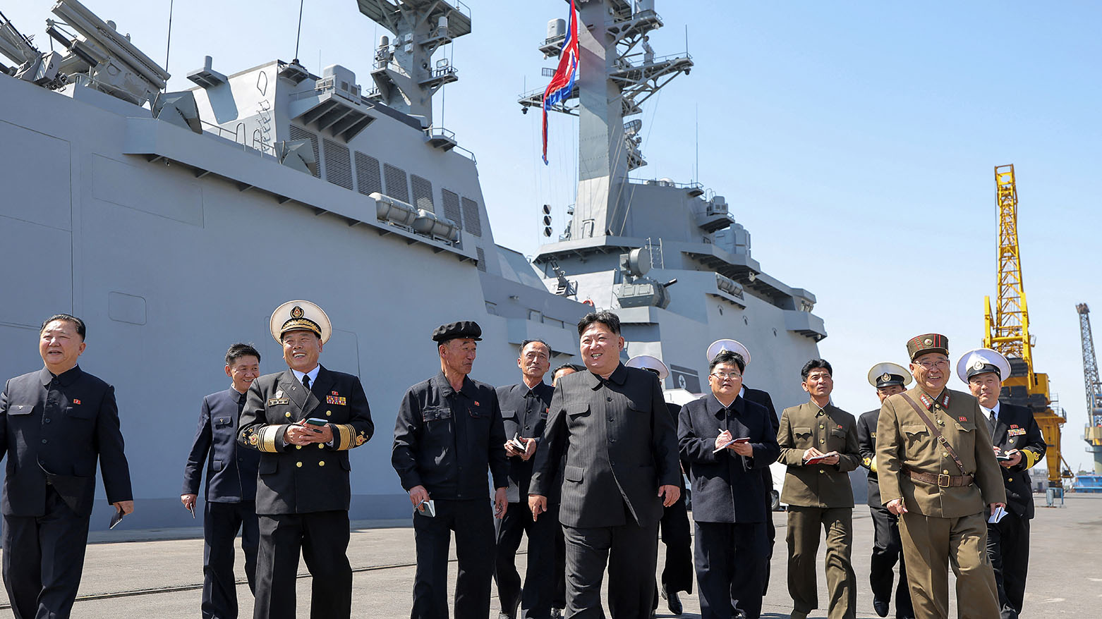كيم يشرف على تجارب لصواريخ كروز وأخرى مضادة للسفن الحربية