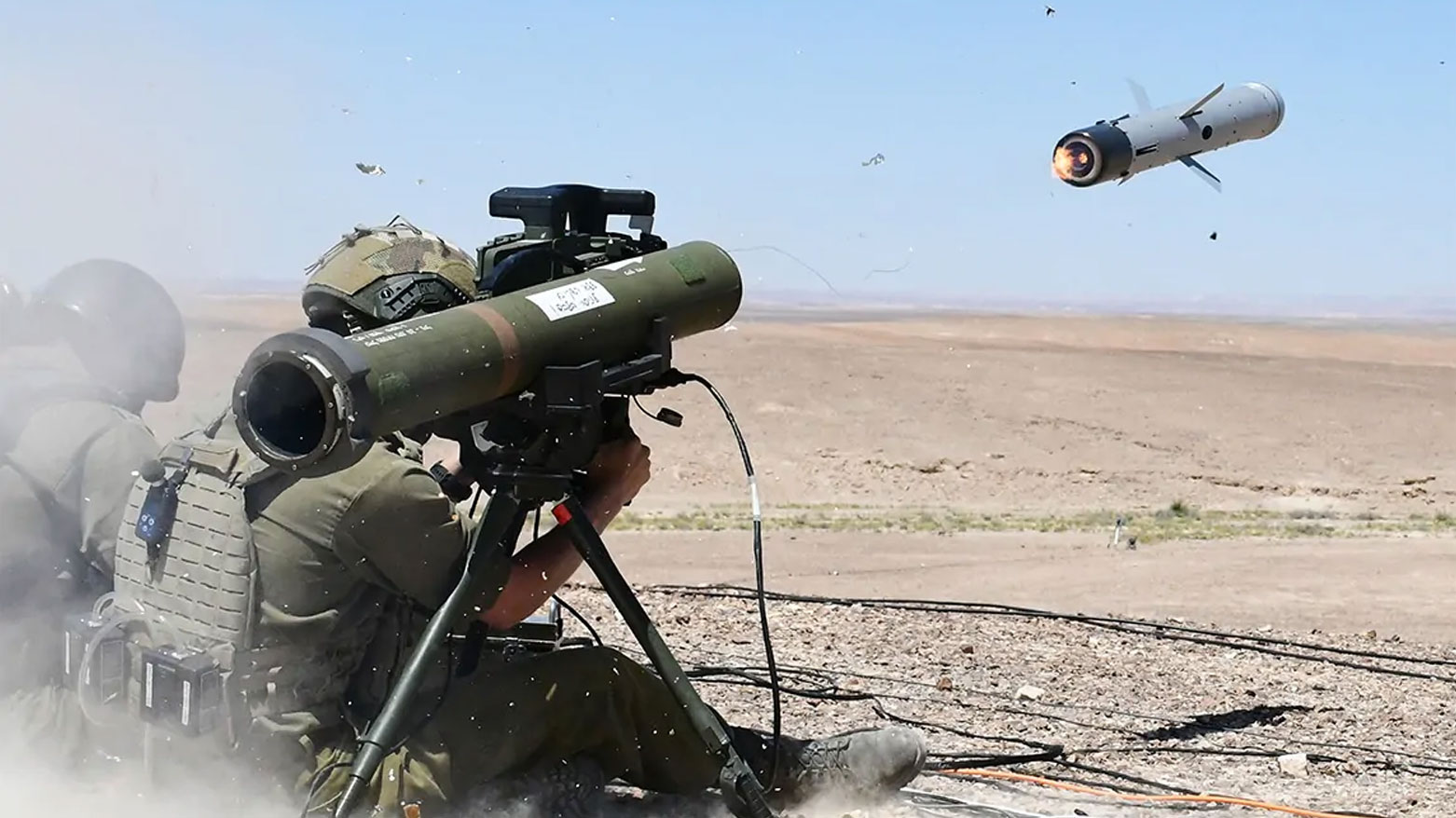 في سباق الهيمنة والقوّة تُبدَّد الثروات وتُقصى الشعوب عن حقّها المشروع في الحياة