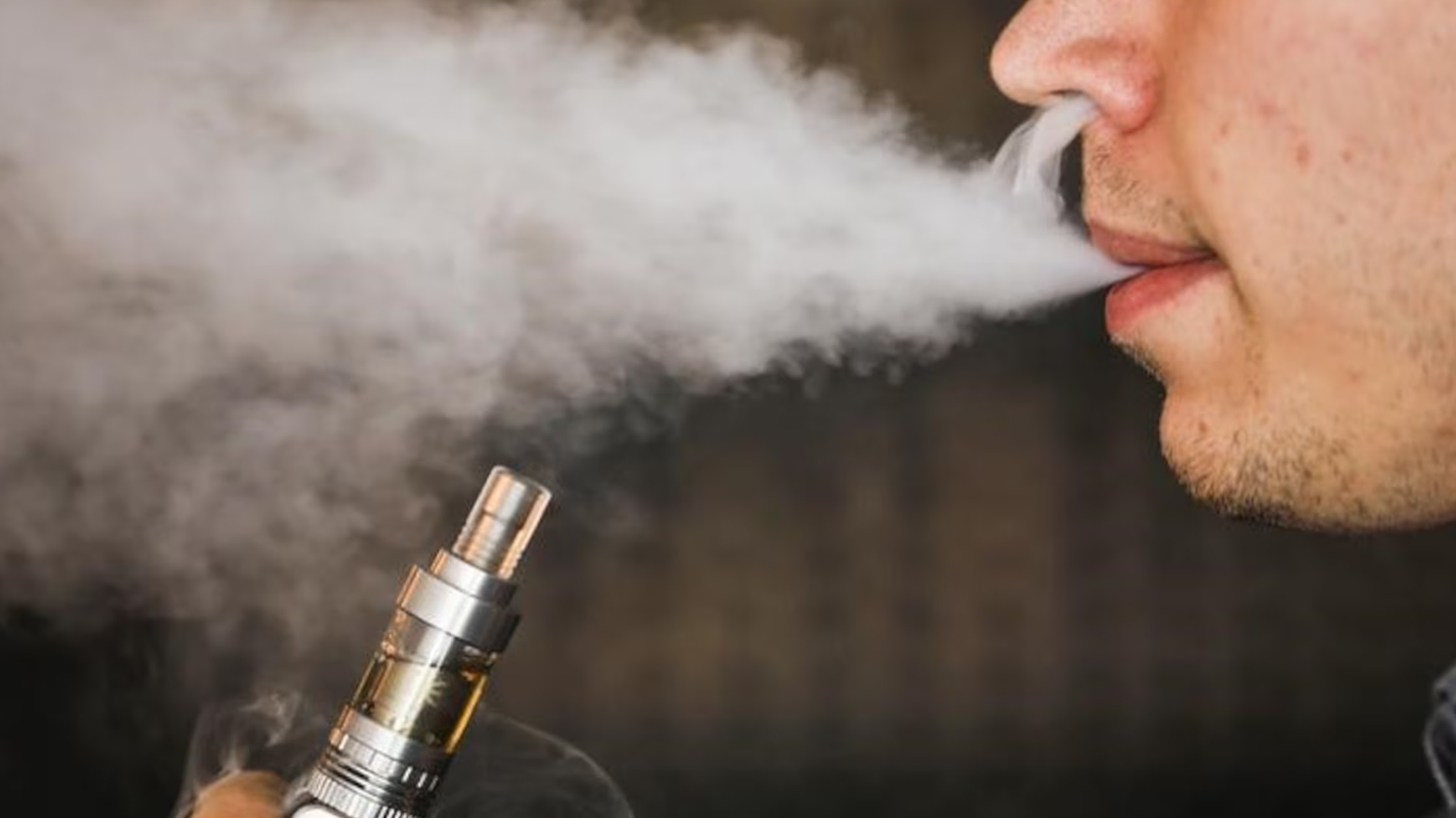 توێژینەوەیەک: جگەرەی ئەلیکترۆنی ئەگەری تووشبوون بە نەخۆشی شێرپەنجەی زیاد دەکات