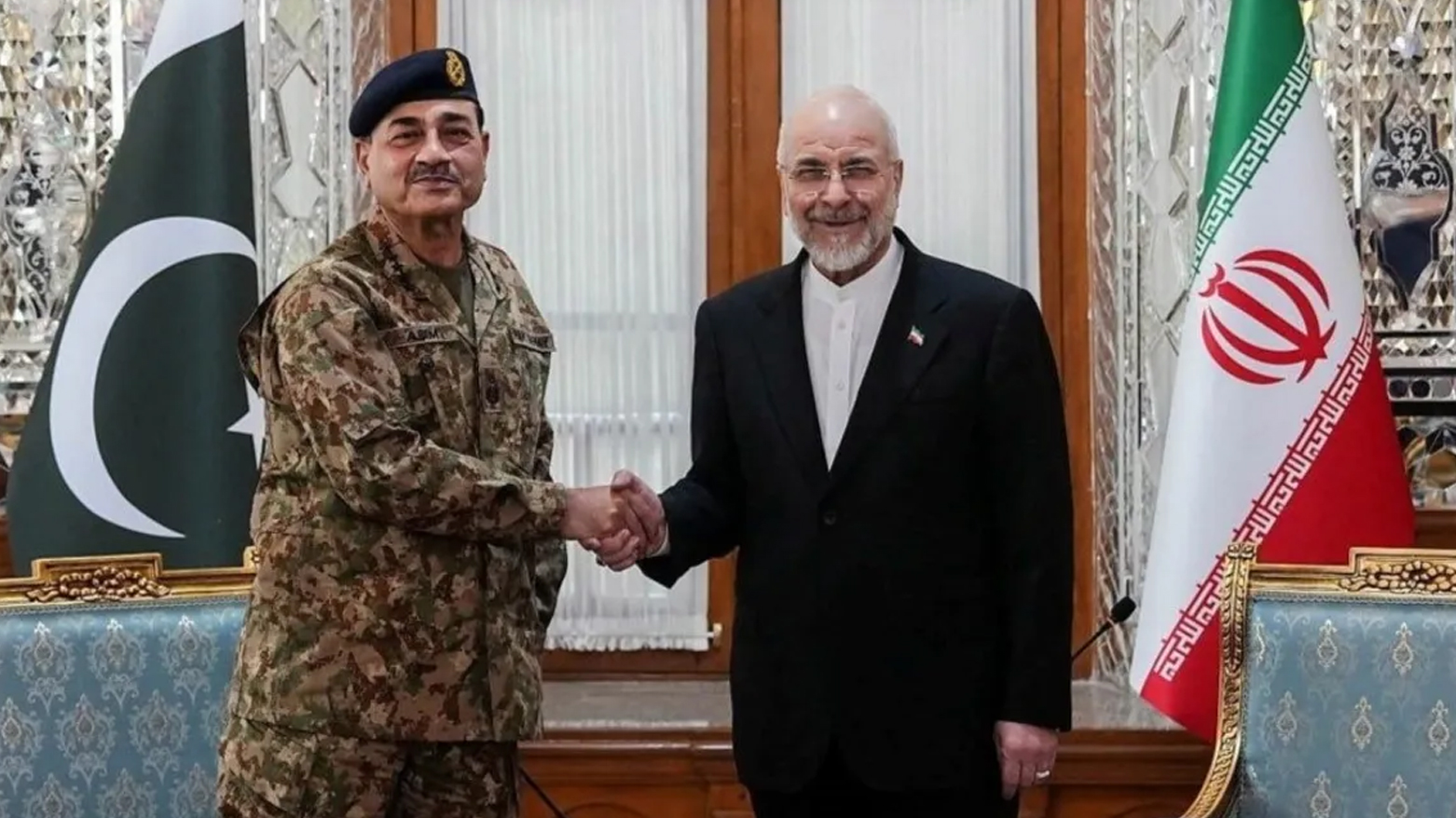 وێنە ئەرشیف؛ عاسم مونیر لەگەڵ محەممەد باقر قالیباف