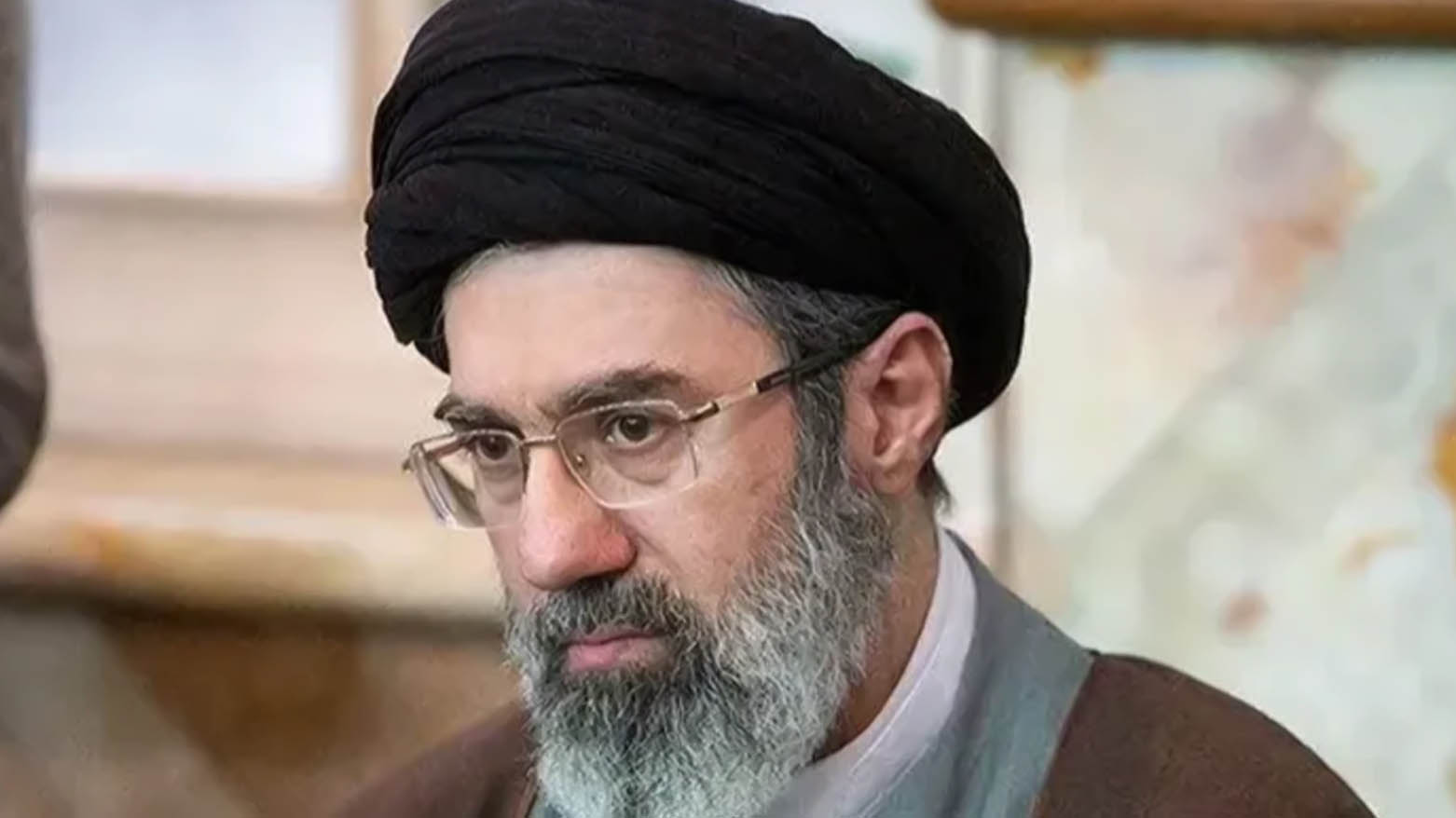 موجتەبا خامنەیی: دوژمن بۆ تێکدانی یەکڕیزی هەڵمەتێکی میدیایی دەستپێکردووە