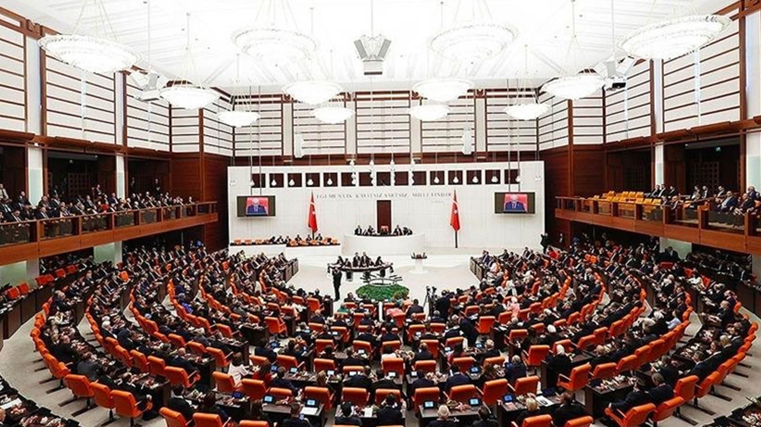 1052دۆسیەی لێسەندنەوەی پارێزبەندی لە پەرلەمانی تورکیان