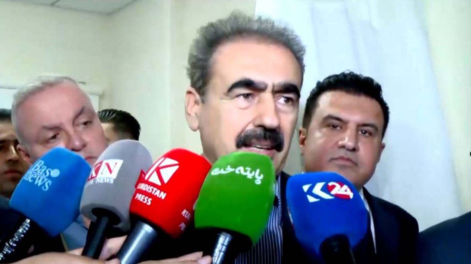 هیوا ئەحمەد بە نوێنەرایەتی مەسرور بارزانی هاوکاری دەگەیەنێتە بریندارانی رووداوەکەی کەرکووک