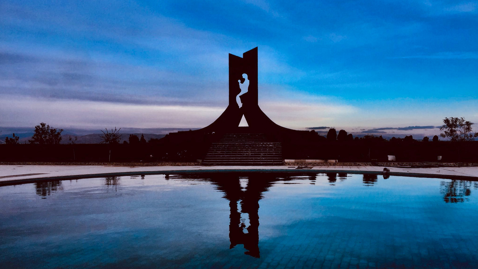 لە خۆڵەمێشەوە بۆ ژیانەوە؛ گەشتیاریی رەش