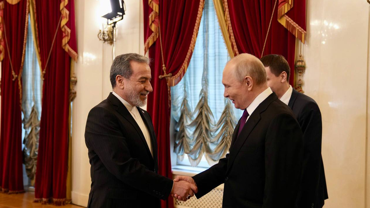 وێنە: عەباس عێراقچی وەزیری دەرەوەی ئێران و ڤلادیمێر پوتن سەرۆکی رووسیا