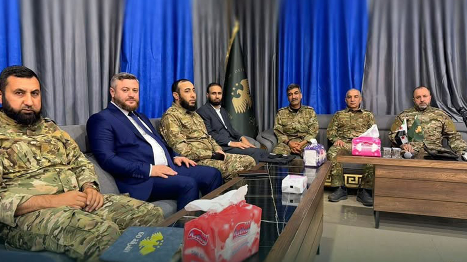 Fermandarên leşkerî yên Rojhilatê Sûriyeyê li ser pirsên "yekbûna leşkerî û girtiyan" civiyan