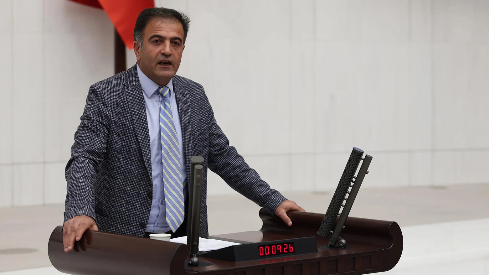 Mehmet Kamaç: Qedexekirina Kurdî di mizgeftan de dijberiya li hemberî nasnameya Kurd e