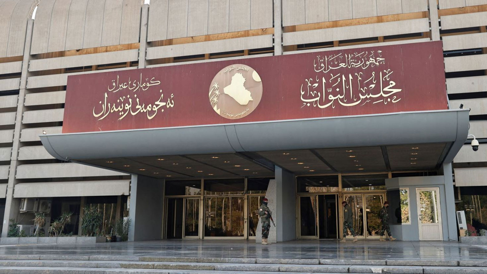 رەنگە کابینەکەی عەلی زەیدی بە نیوەچڵی تێپەڕێندرێت