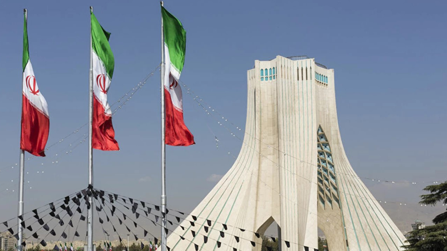 کەرتی گەشتیاری ئێران لەنێوان بەرداشی جەنگ و ئاشتی ئیفلیج بووە