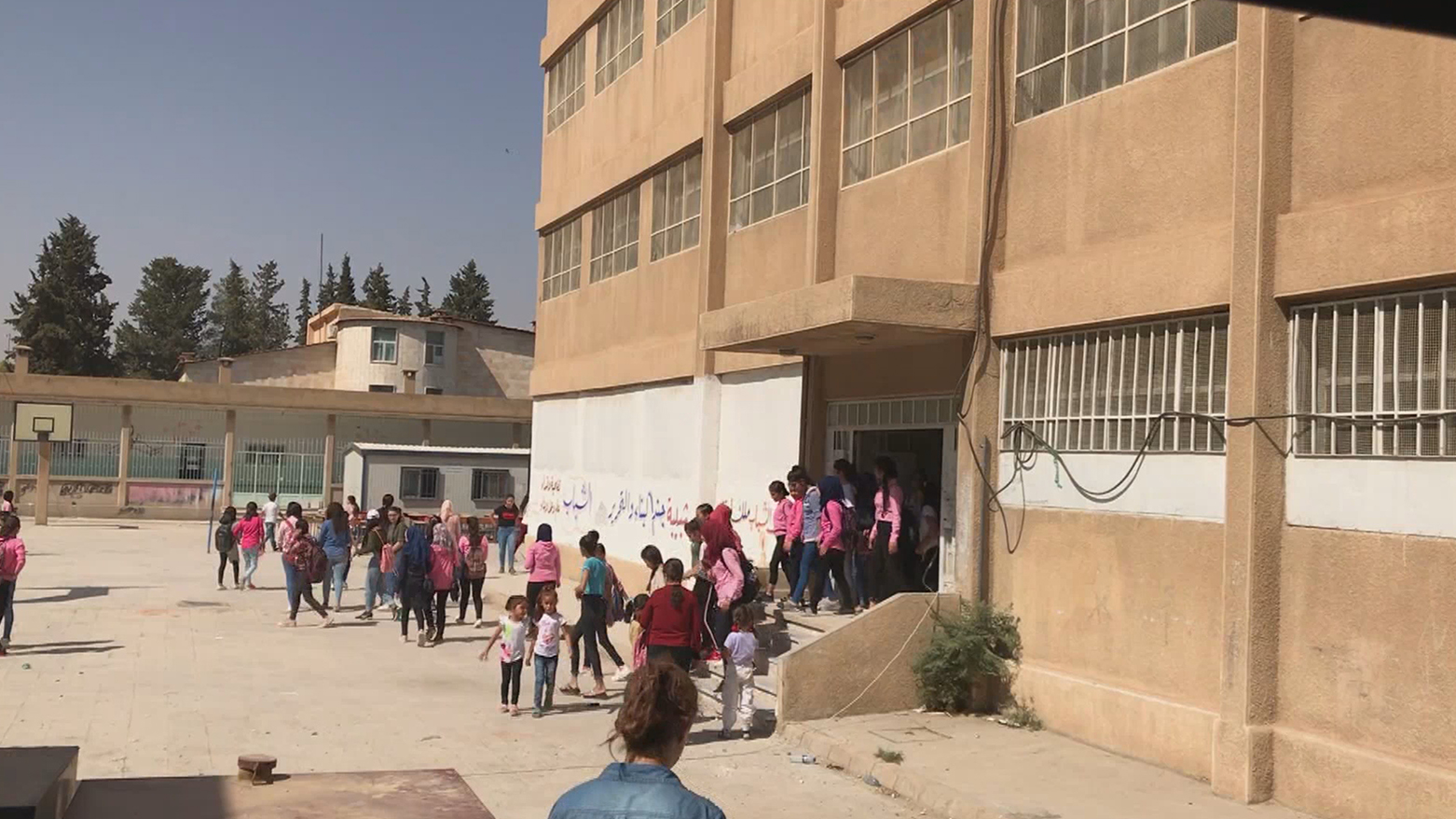 Li Hesekê 1411 mamosteyên ku ji kar hatibûn dûrxistin vedigerin ser karê xwe