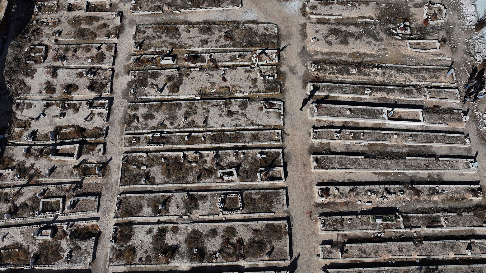 A mass grave for victims of the 2013 sarin attack blamed on Bashar Assad's forces in Zamalka, Syria. (AP/File)