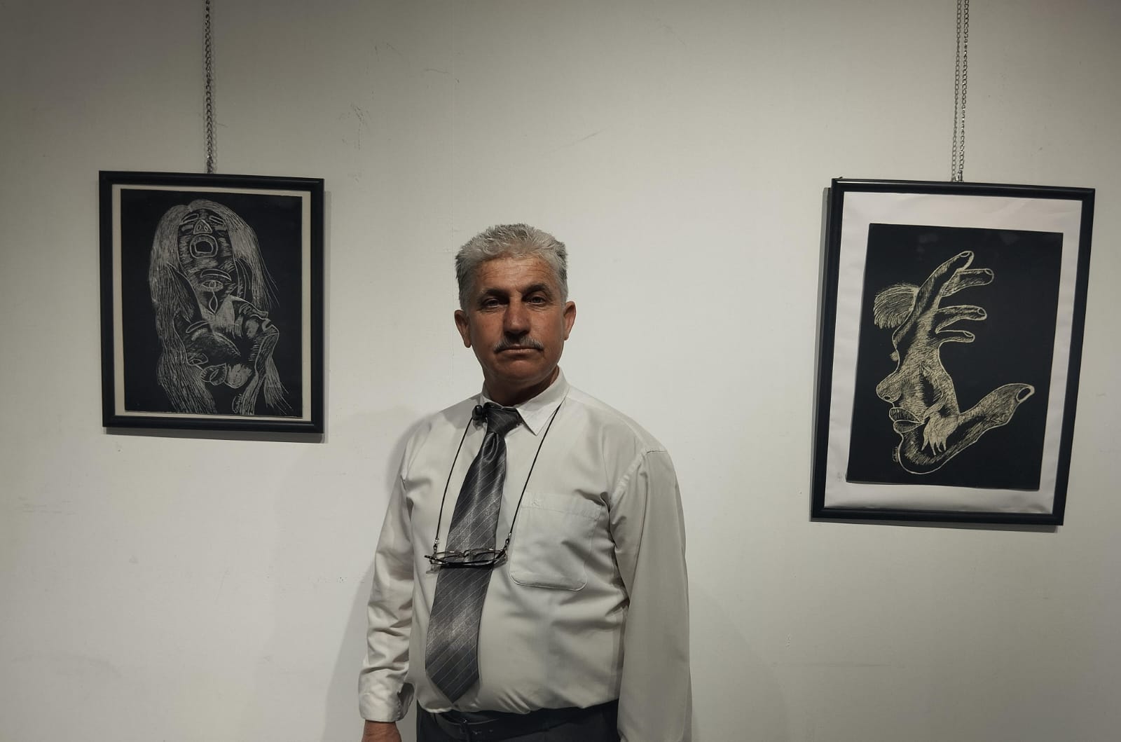 30 تابلۆی ئازاد مەخمووری لە گەلەری هەولێر دەدوێن