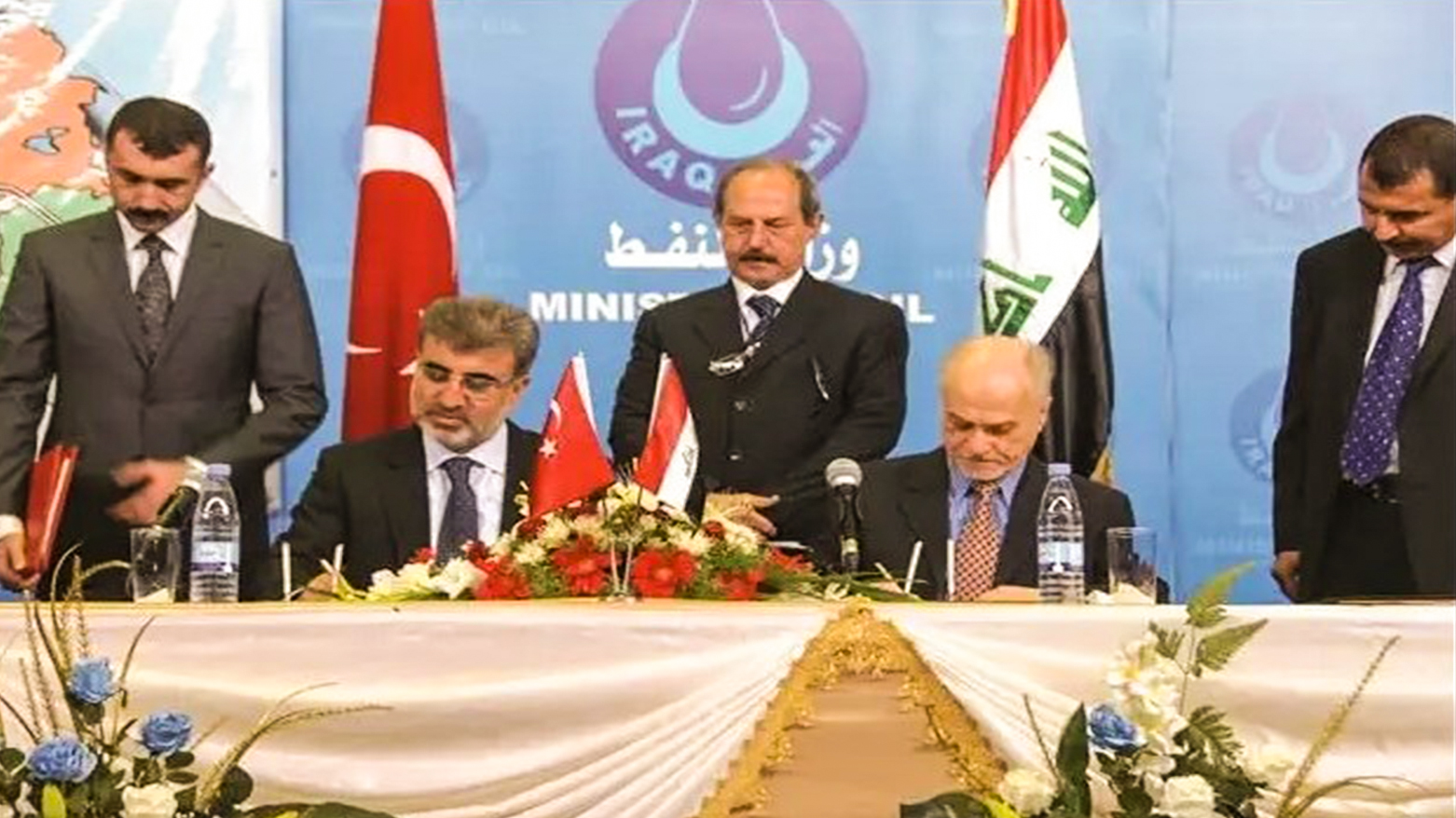 Former Turkish Energy Minister Taner Yıldız (2nd L) and former Iraqi Oil Minister Hussein al-Shahristani (2nd R) sign a 15-year extension of the Kirkuk–Ceyhan pipeline deal in Baghdad on September 19, 2010. (