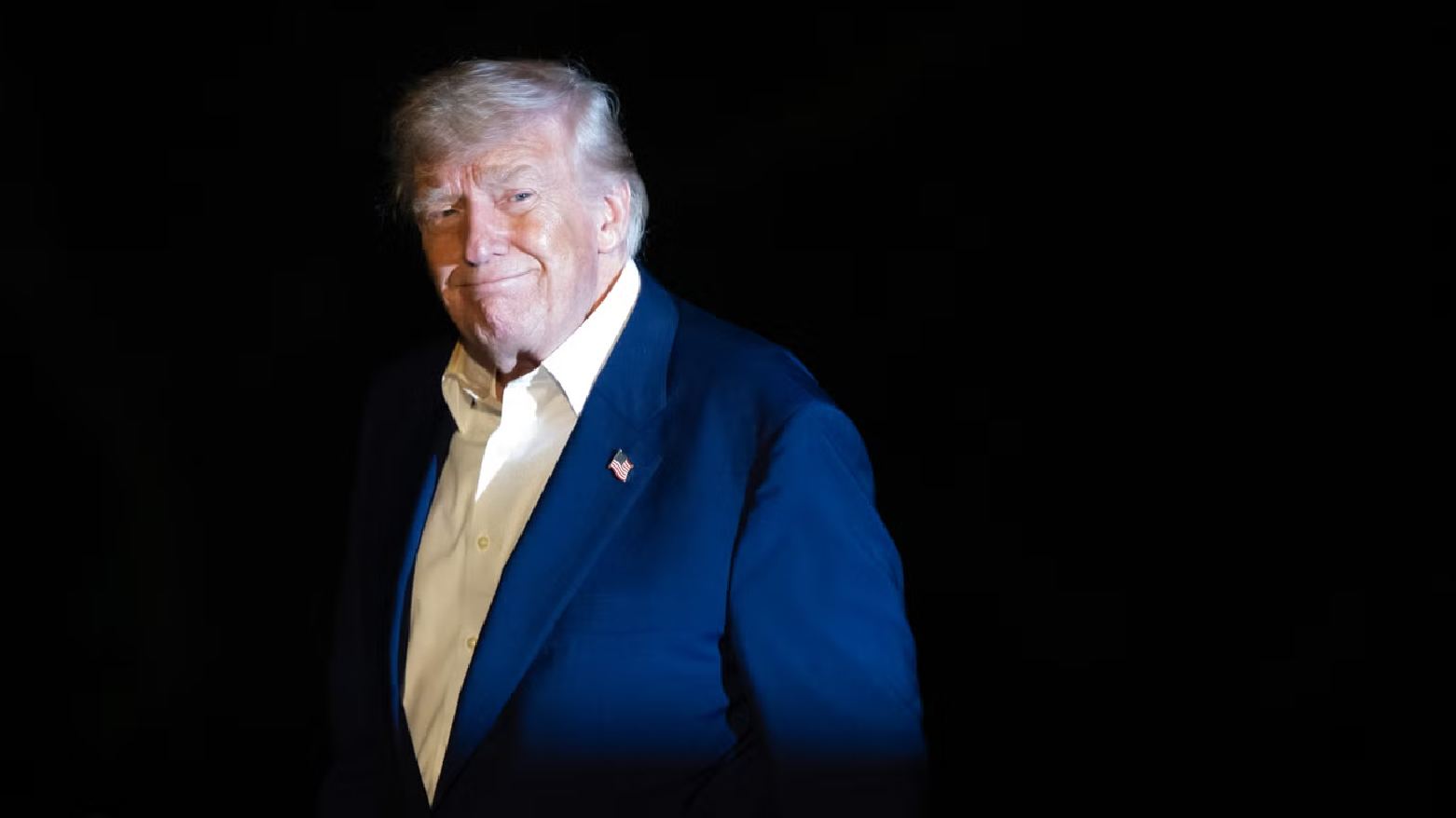 US President Donald Trump smiles after arriving on Marine One (Photo: AFP)