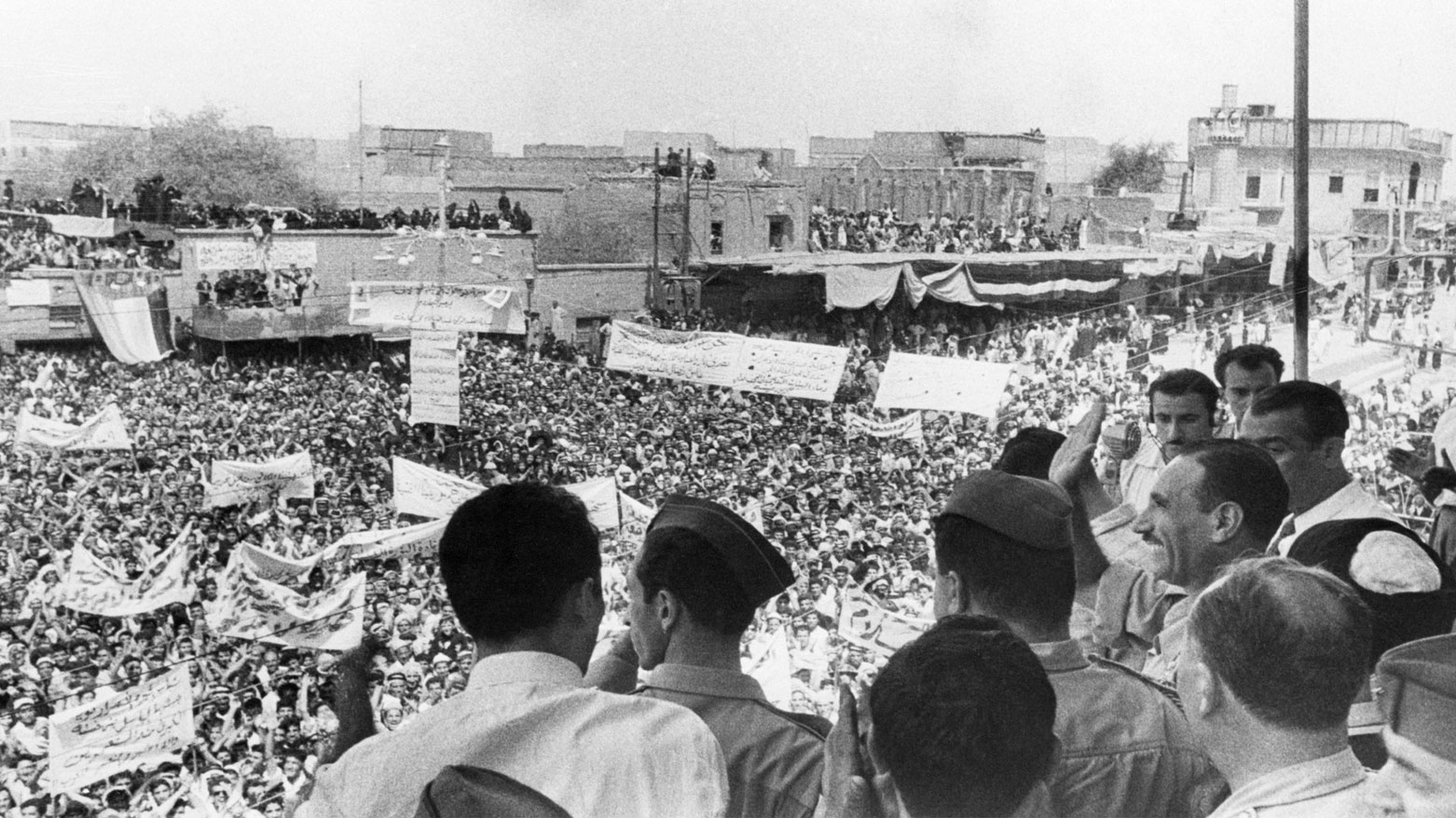 مفارقة 14 تموز: كيف أجهضت "عقلية بغداد" وعود التغيير في العراق؟
