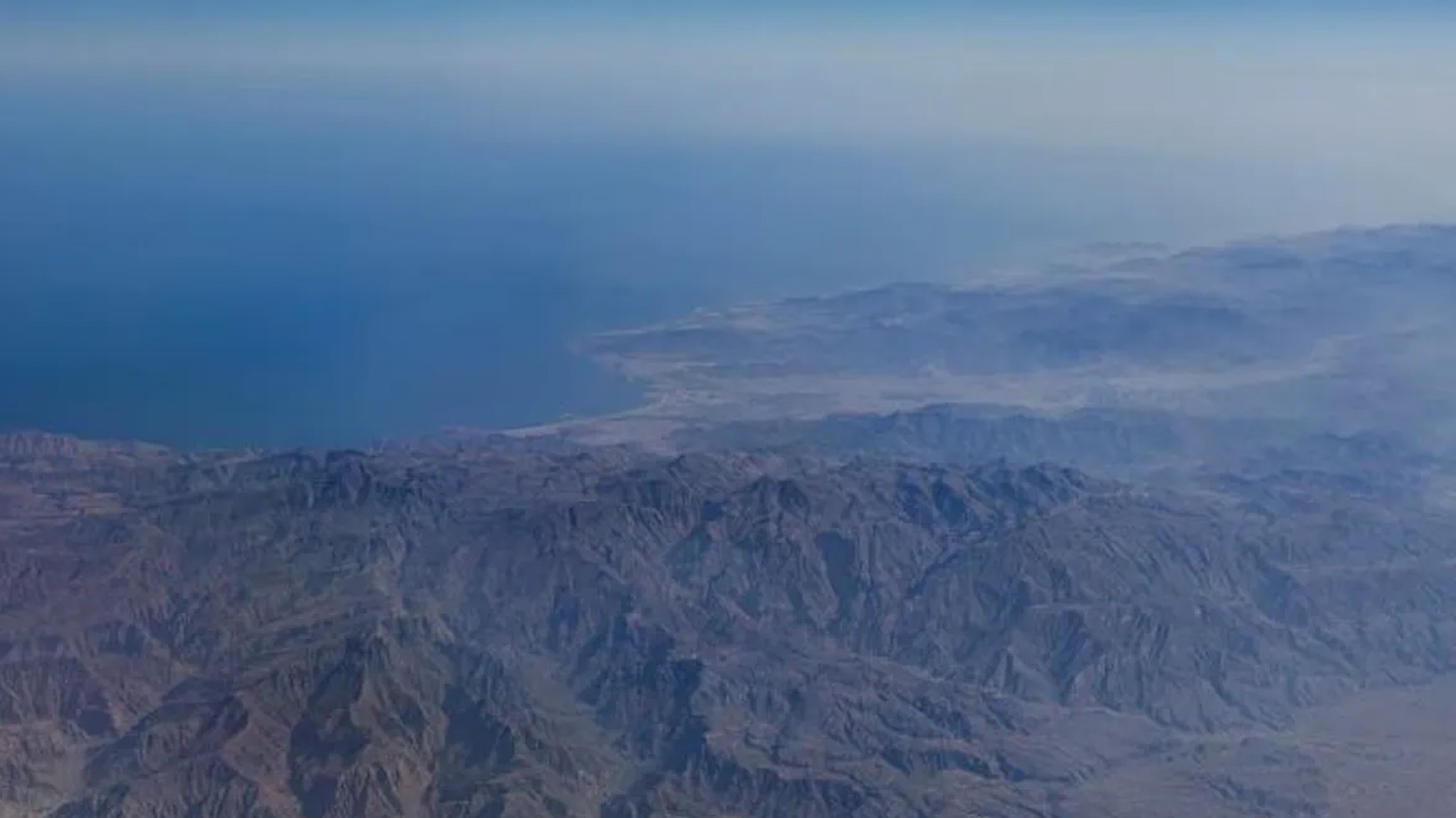 سوپای پاسداران: دوو نەوتهەڵگر لە گەرووی هورمز تەقینەوە و چوار کەشتی دیکەش راگیران