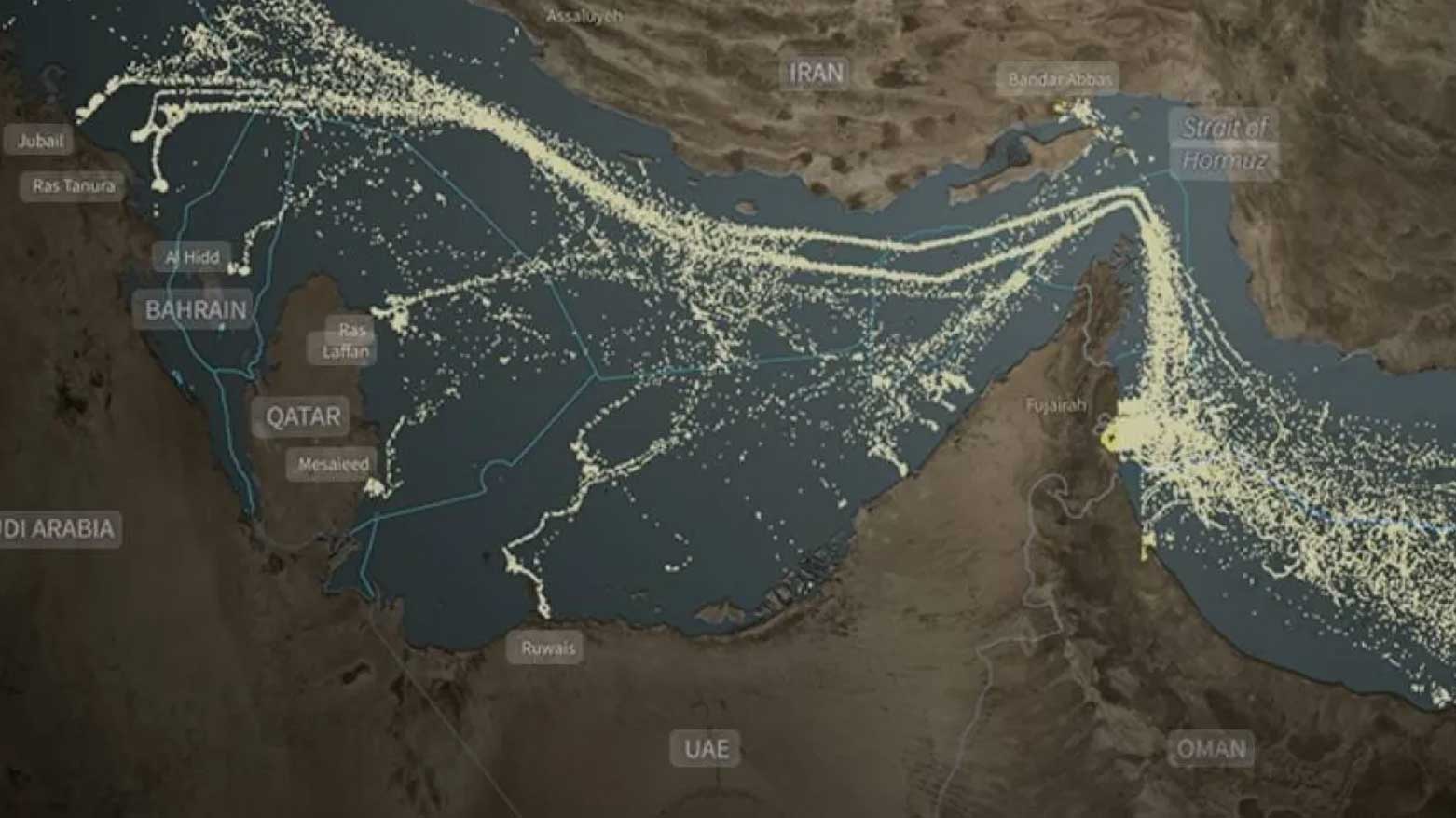 الحرب تفاقم المخاوف بشأن إمدادات النفط لكن بعض العوامل تخفف الصدمة