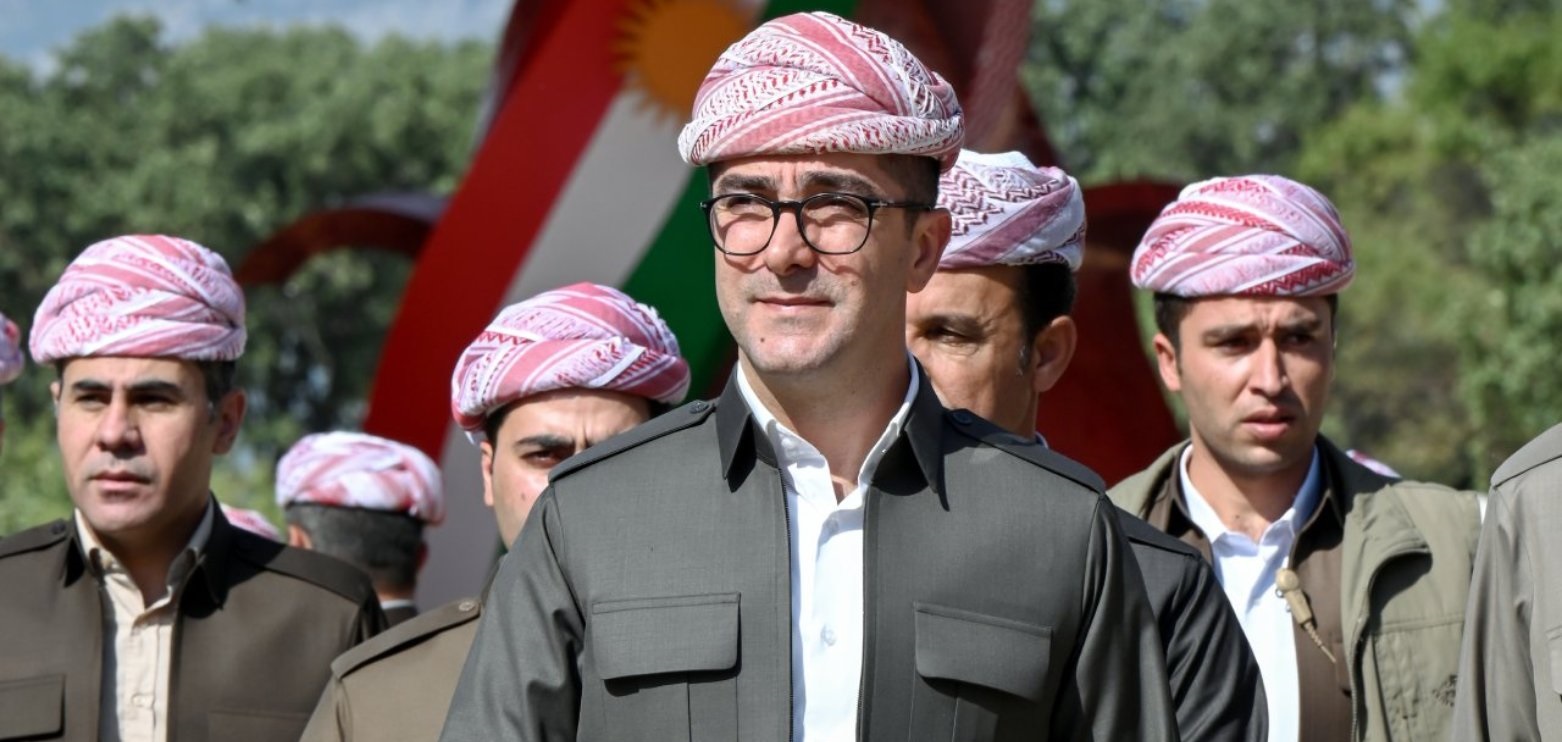 مەلامستەفا بارزانی تاجەگوڵینەی رێزی لەسەر مۆنۆمێنتی شەهیدانی جینۆسایدی بارزانییەکان دانا