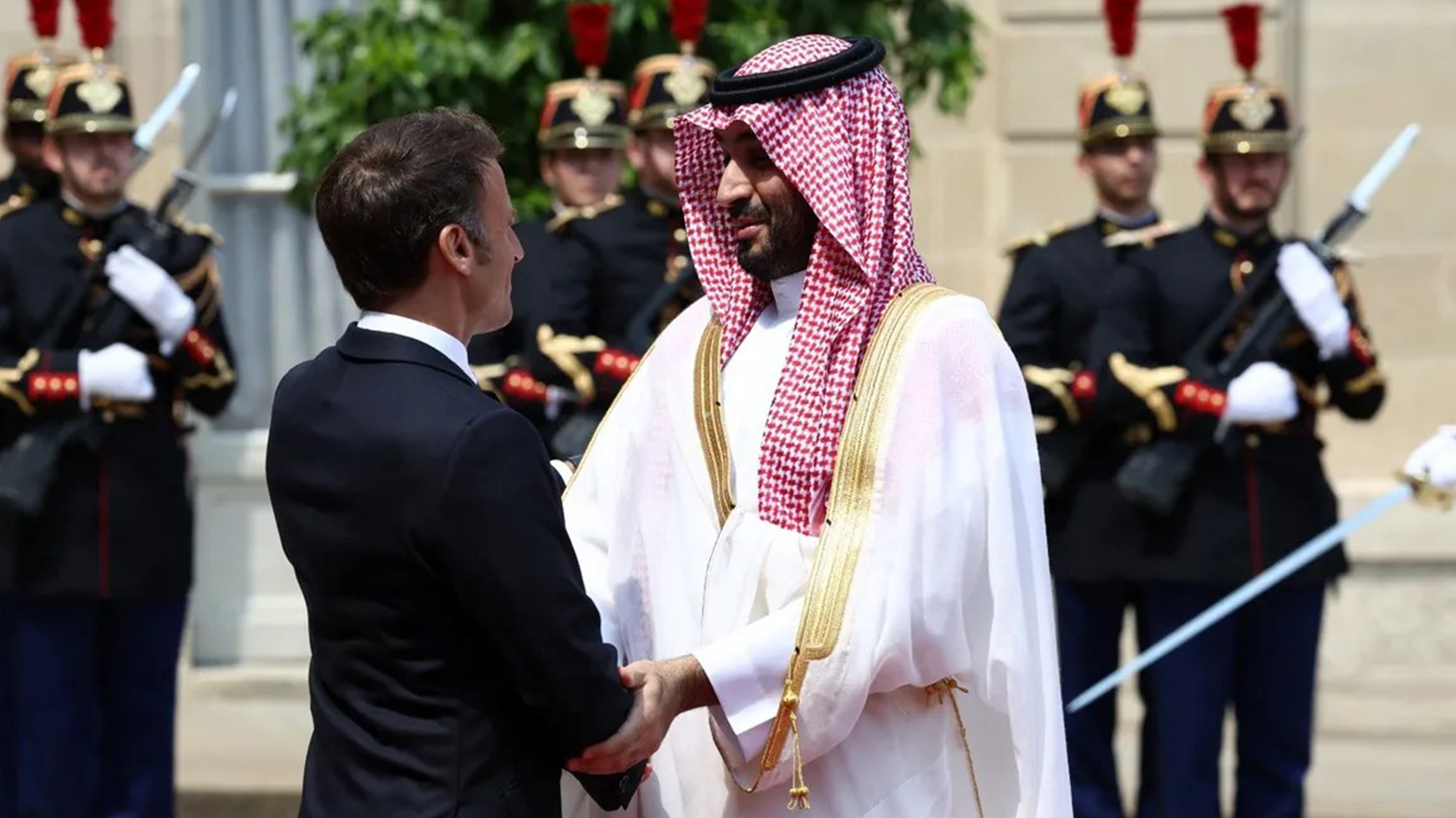 محەممەد بن سەلمان لەگەڵ ماکرۆن کۆدەبێتەوە