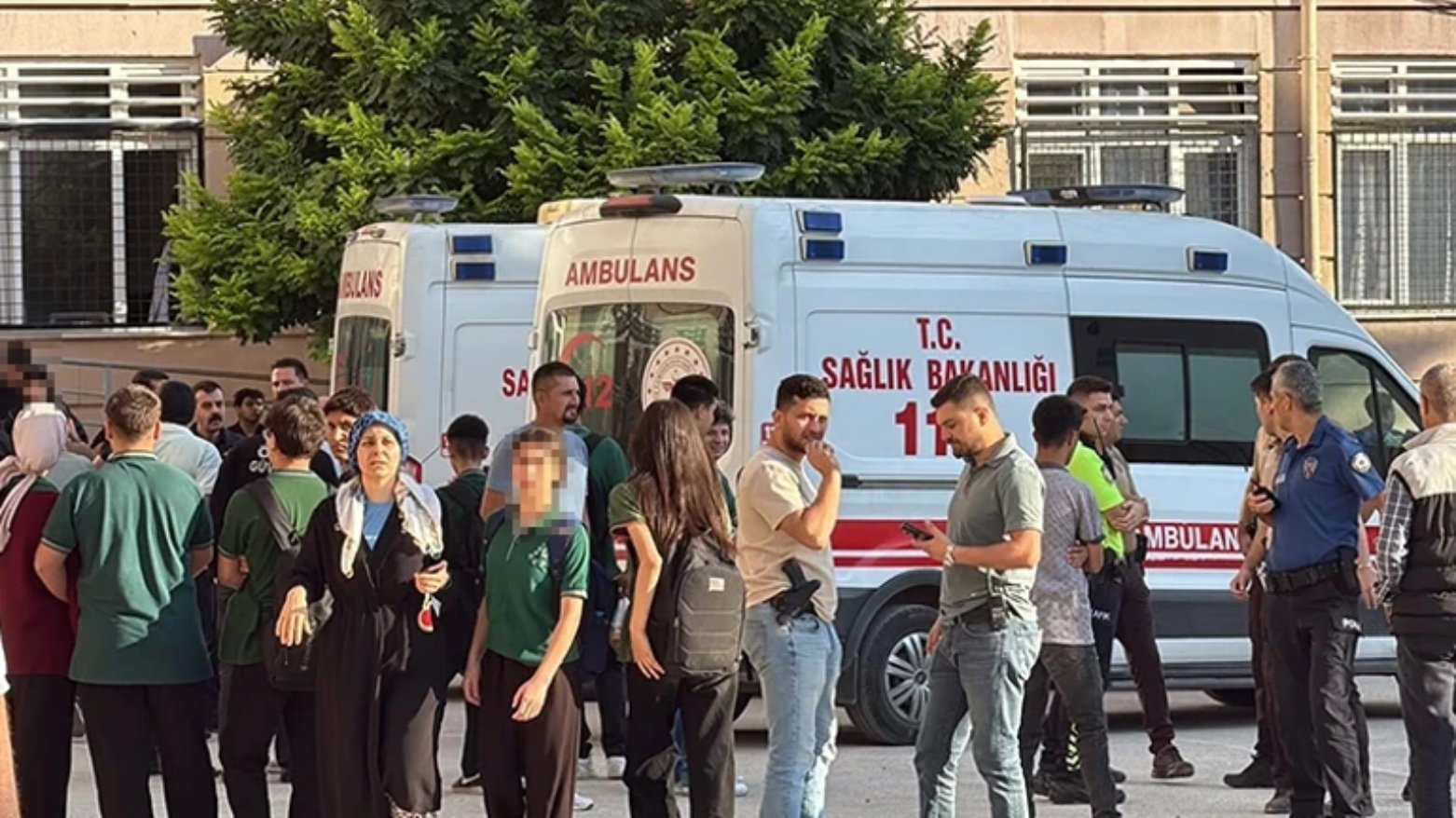تورکیا.. لە ئەنجامی دەستڕێژی گوللە لە بەردەم قوتابخانەیەک 8 کەس بریندار بوون