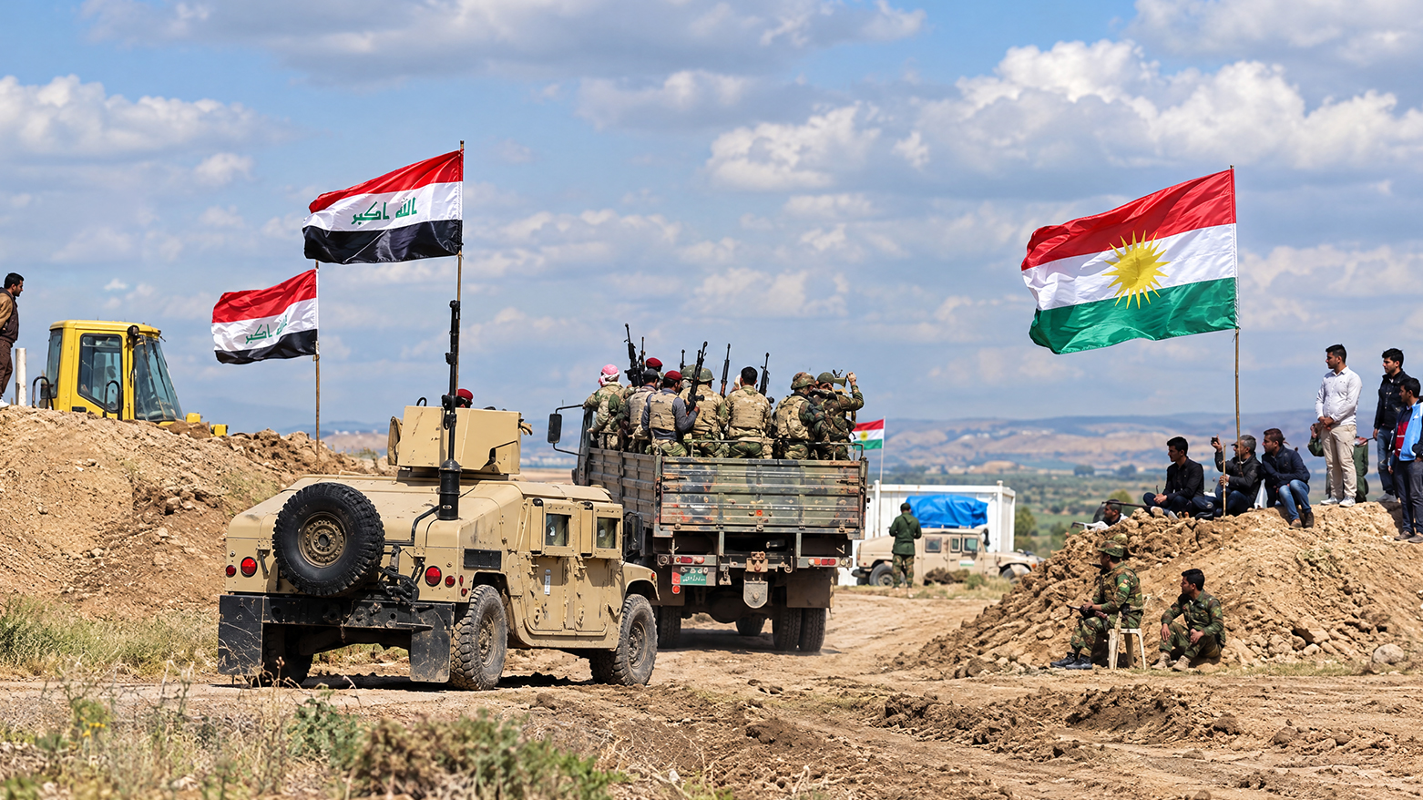 Iraqi Forces (L) Passing by Peshmarga Forces in the front lines (Archive)