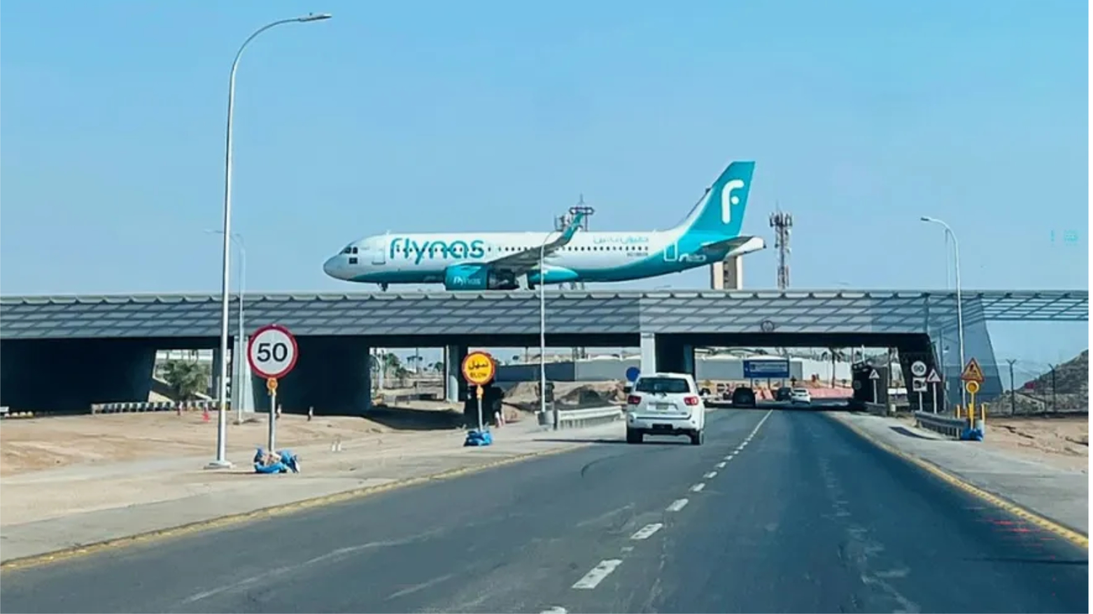 دەنگی چەند تەقینەوەیەک لە ریاز بیسترا