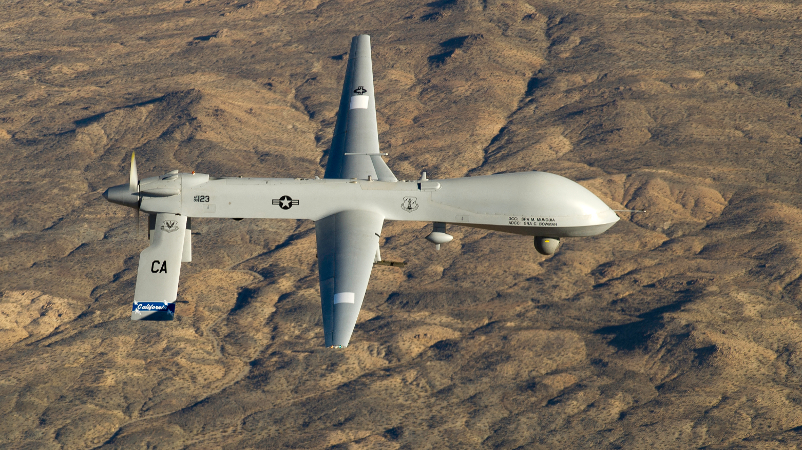 درۆنی ئەمریکی لە جۆری (MQ-1) (وێنە: ماڵپەری هێزی ئاسمانیی ئەمریکا)