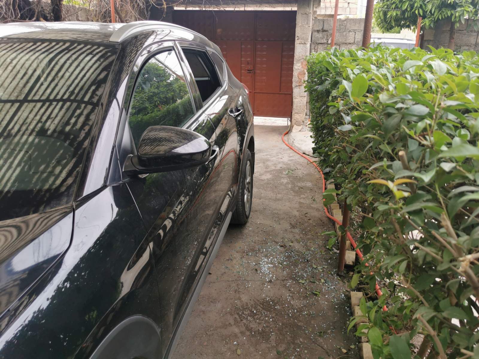 زیان به&zwnj; ئۆتۆمبێلی ماڵه&zwnj; دراوسێكه&zwnj;یان كه&zwnj;وتووه&zwnj;