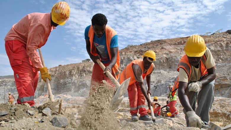 Men at work on the Grand Ethiopian Renaissance Dam project, October 2014. (Photo: Jacey Fortin/Wikimedia Commons/CC-BY 4.0)